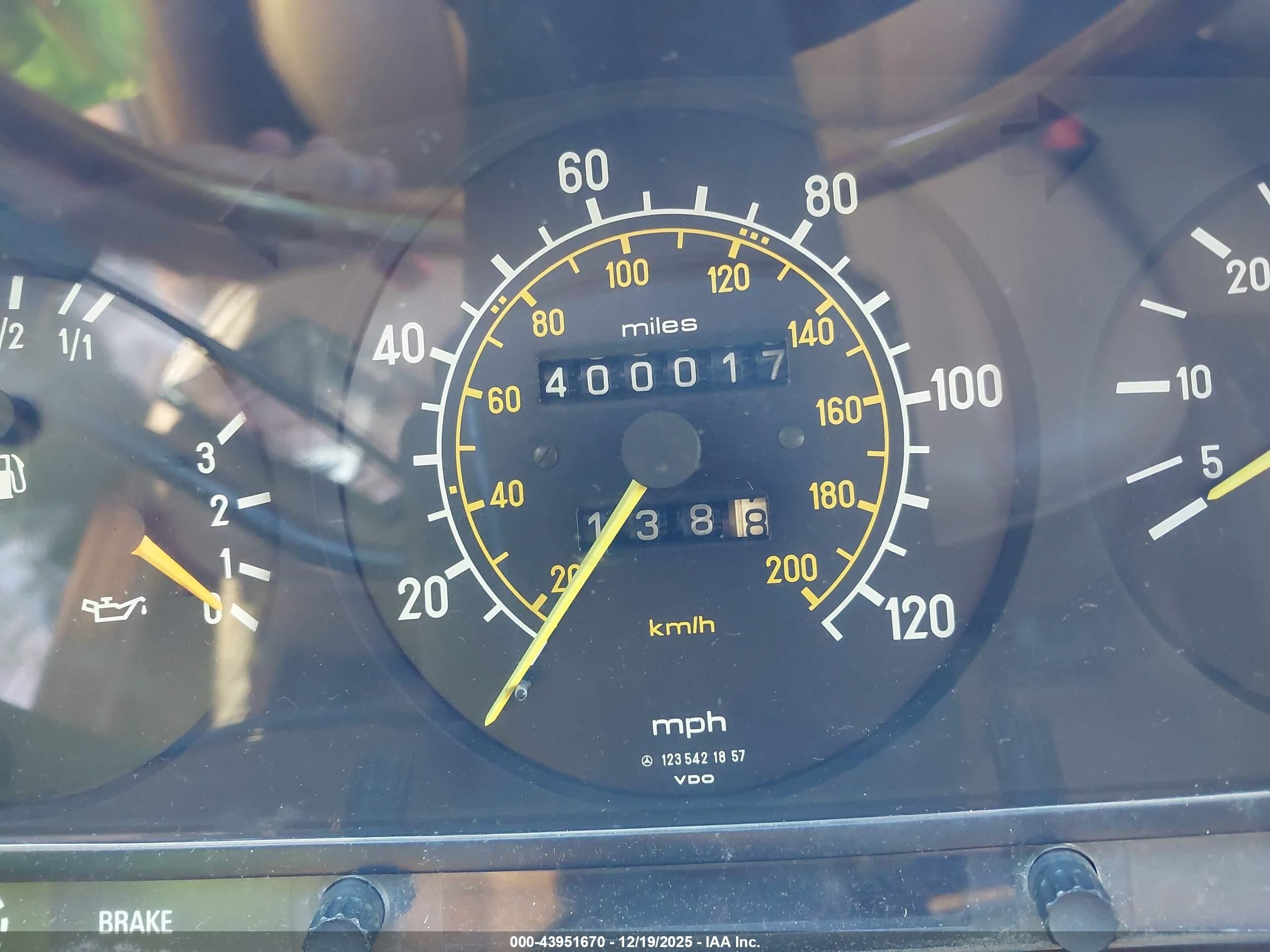 1983 Mercedes-benz 300 Dt Коричневый vin: WDBAB33A9DB030997