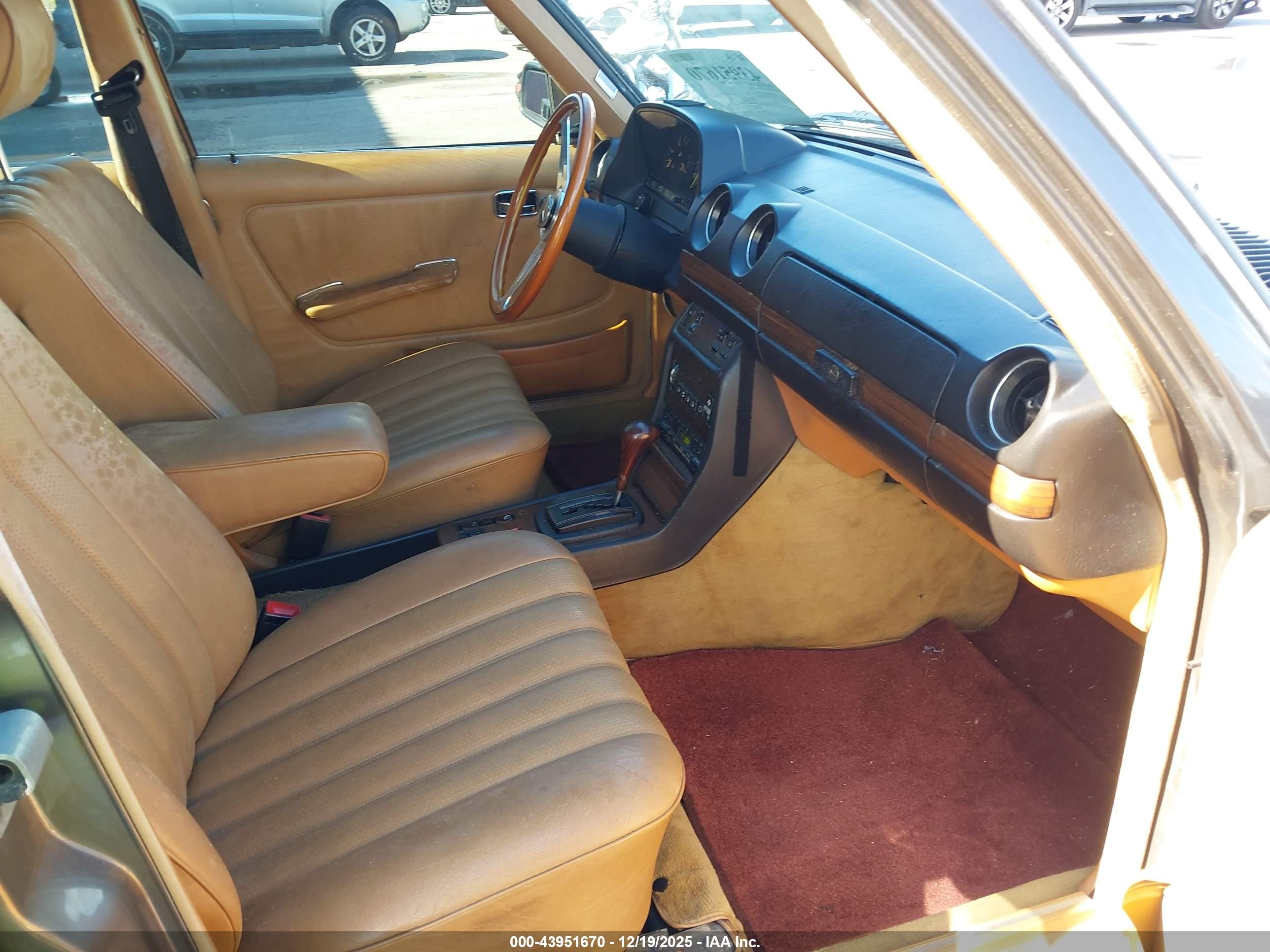 1983 Mercedes-benz 300 Dt Коричневый vin: WDBAB33A9DB030997