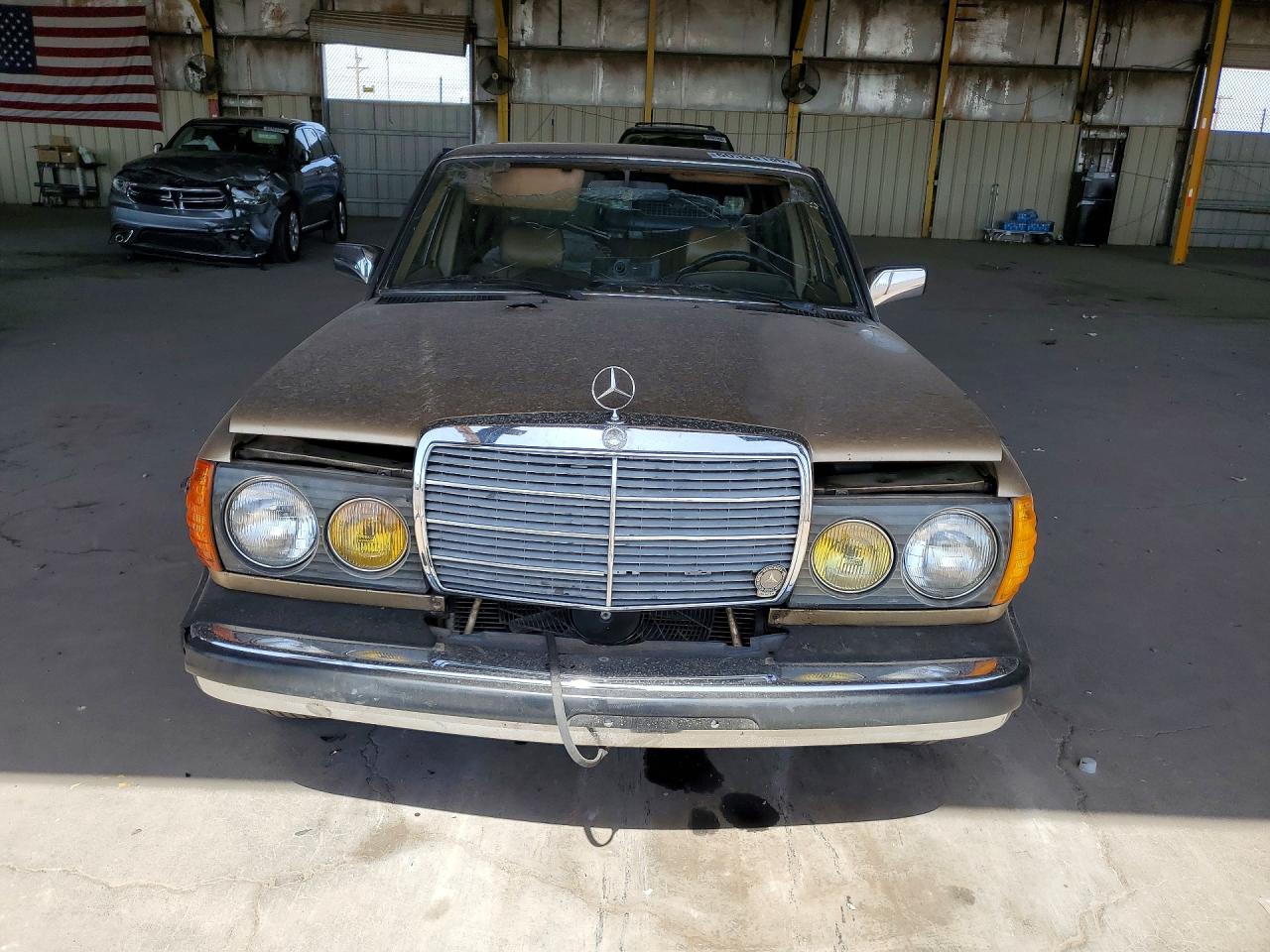 1984 Mercedes-benz 300 Dt Tan vin: WDBAB33AXEA006277