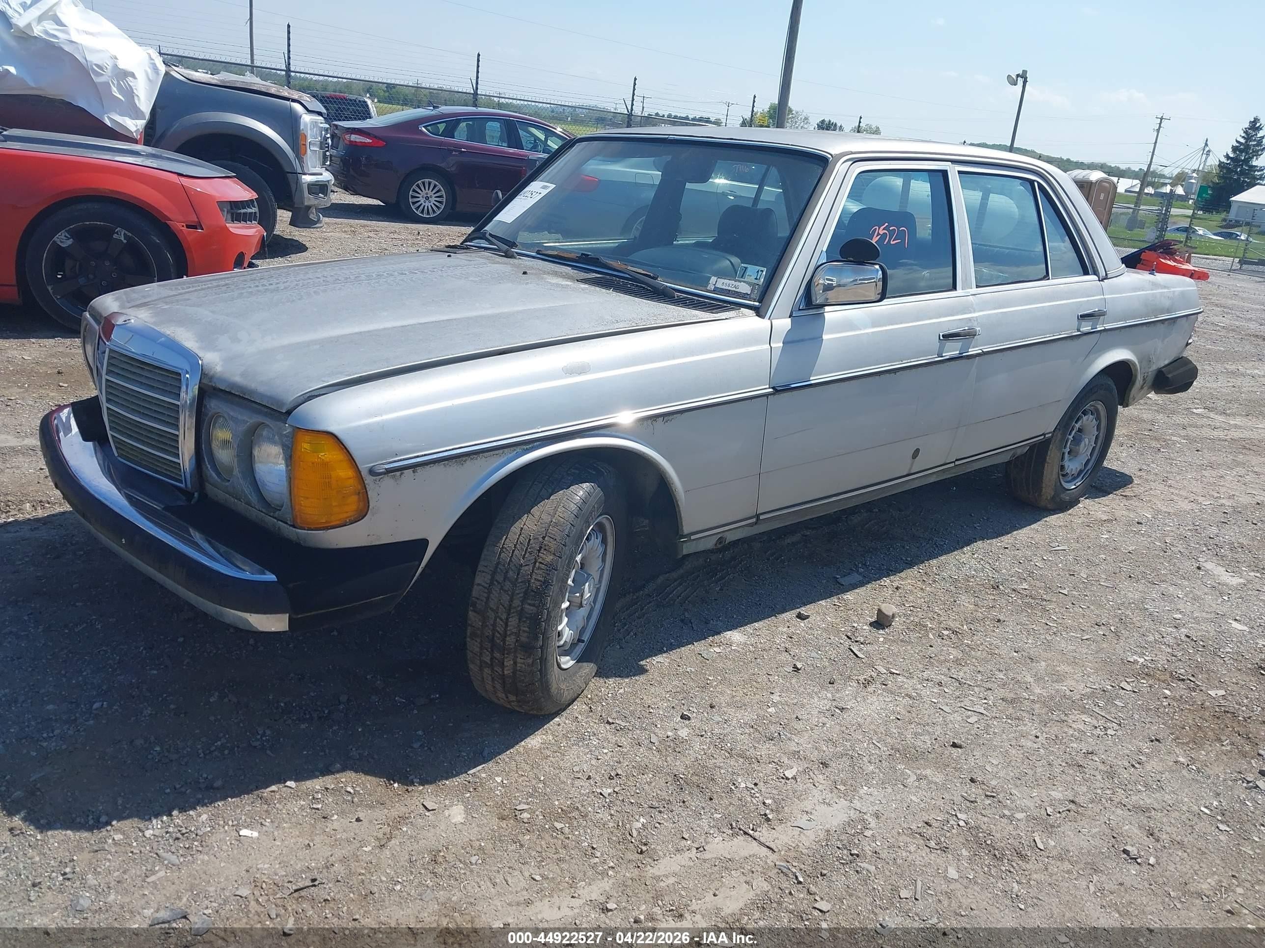 1984 Mercedes-benz 300 Dt Серебряный vin: WDBAB33AXEA092867
