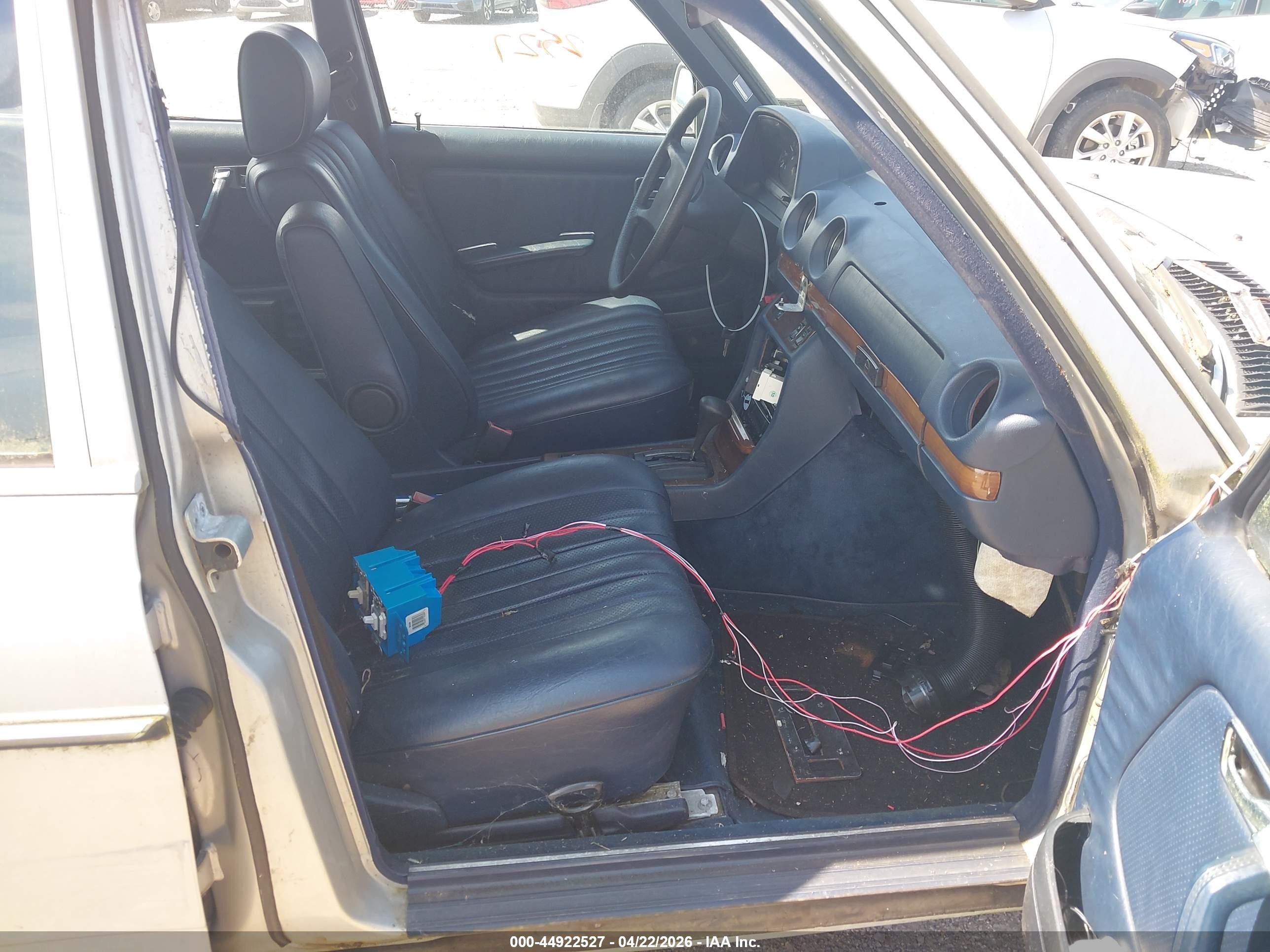 1984 Mercedes-benz 300 Dt Серебряный vin: WDBAB33AXEA092867