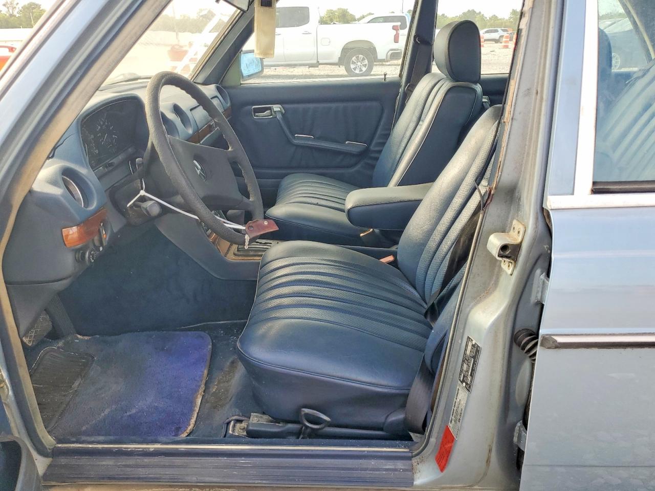 1985 Mercedes-benz 300 Dt Blue vin: WDBAB33C8FA272934
