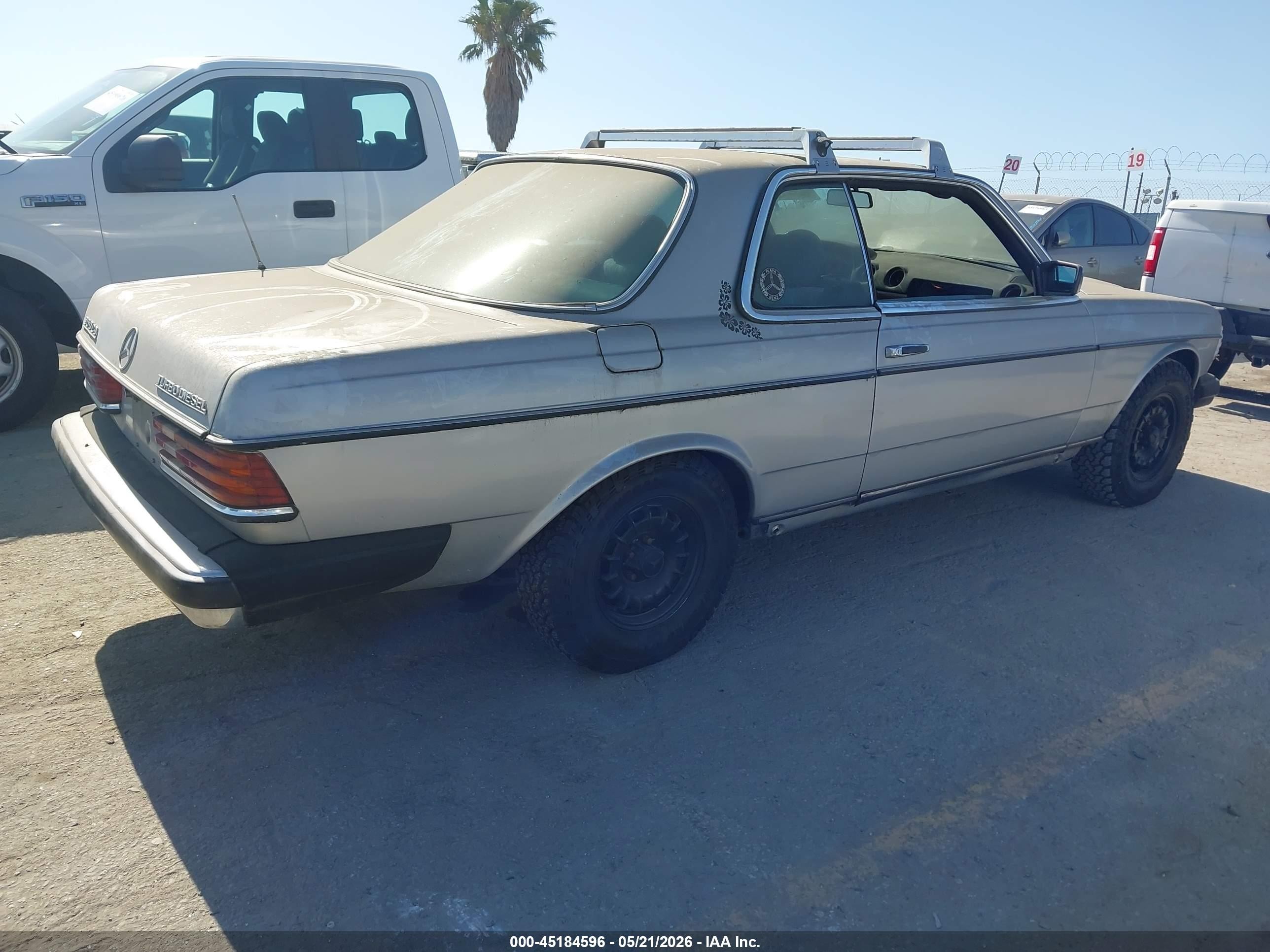 1984 Mercedes-benz 300 Cdt Серебряный vin: WDBAB53A1EA050275