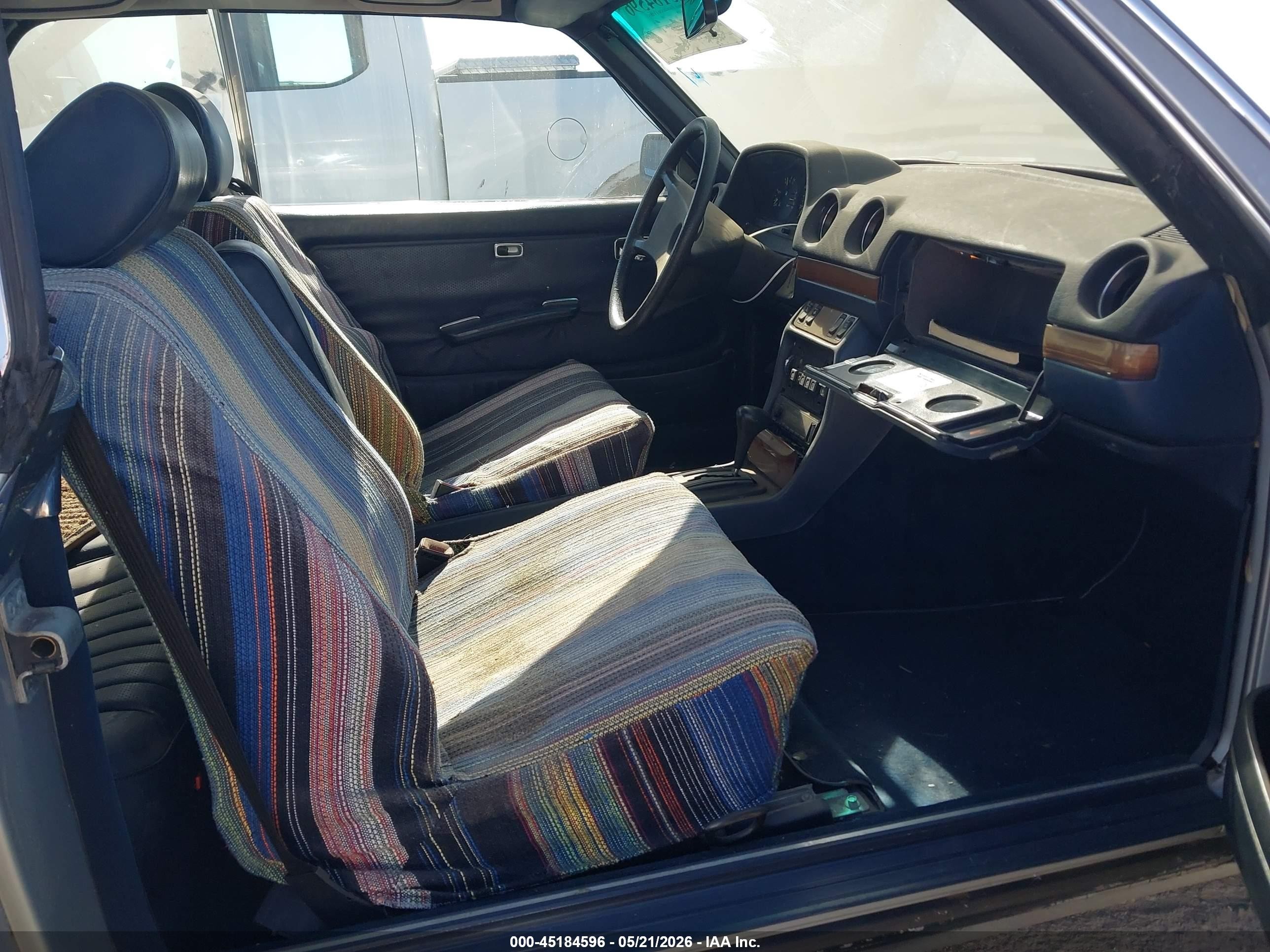 1984 Mercedes-benz 300 Cdt Серебряный vin: WDBAB53A1EA050275