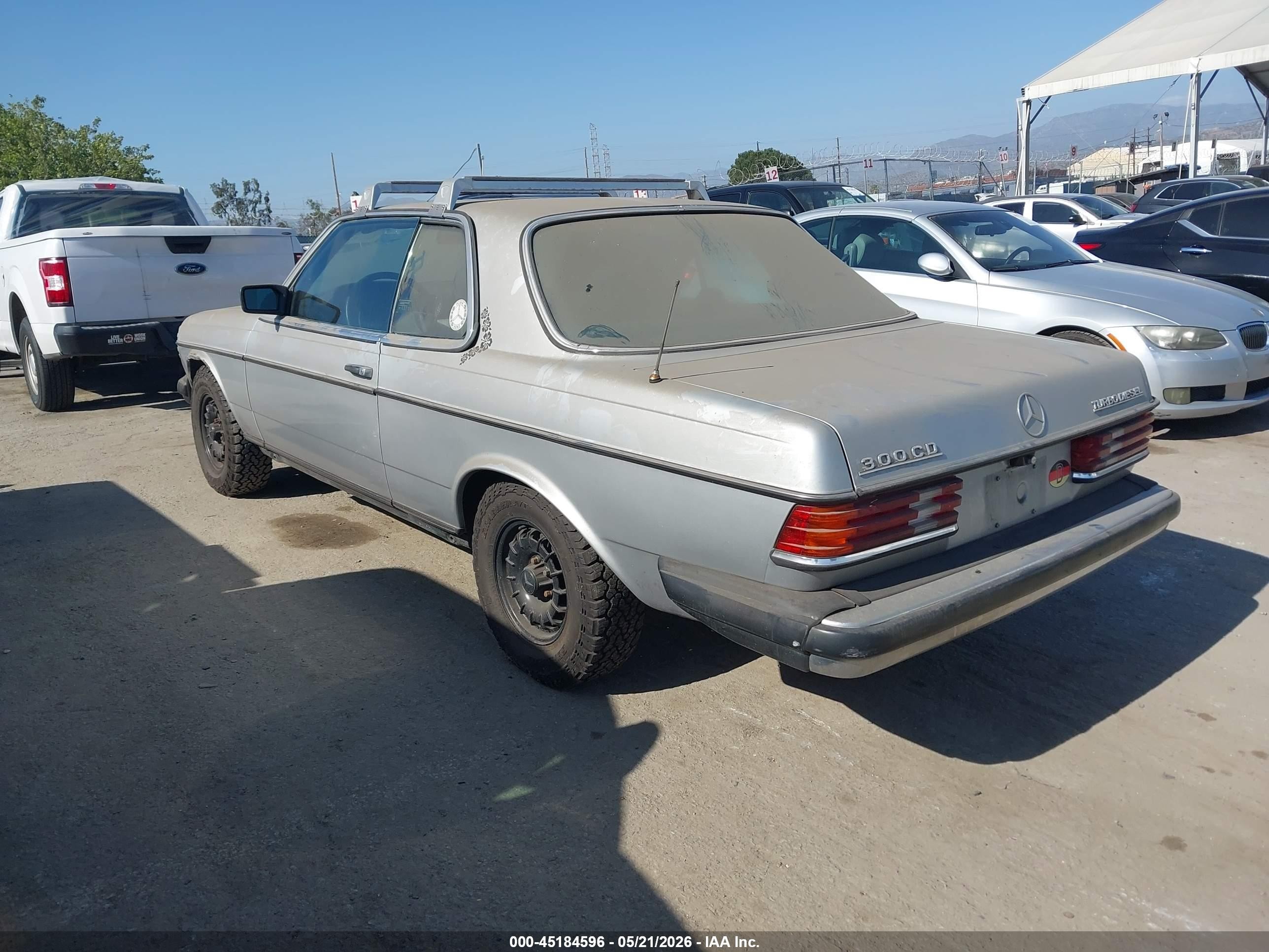 1984 Mercedes-benz 300 Cdt Серебряный vin: WDBAB53A1EA050275