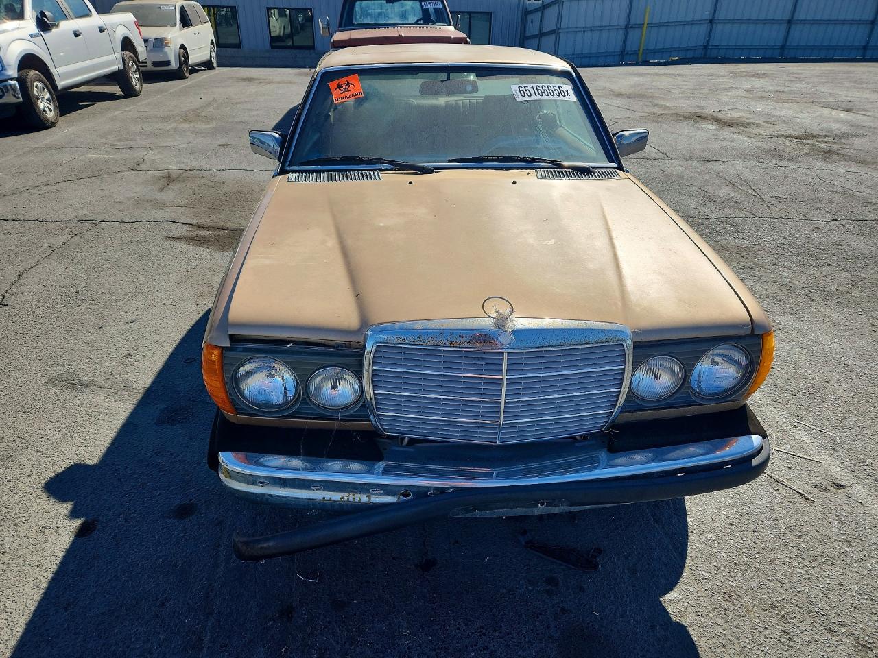 1984 Mercedes-benz 300 Cdt Gold vin: WDBAB53A4EA119962