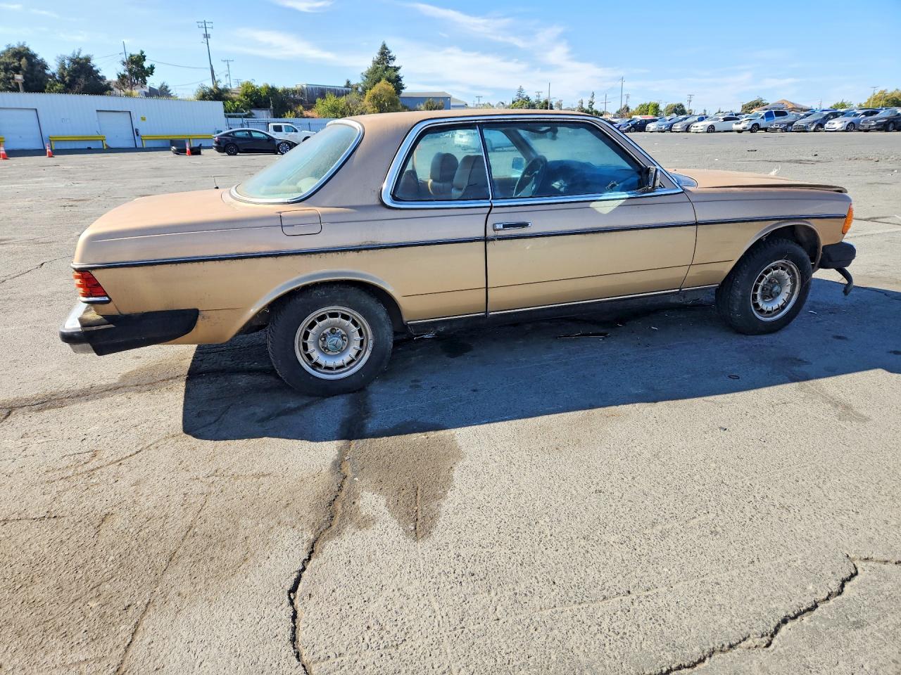 1984 Mercedes-benz 300 Cdt Gold vin: WDBAB53A4EA119962