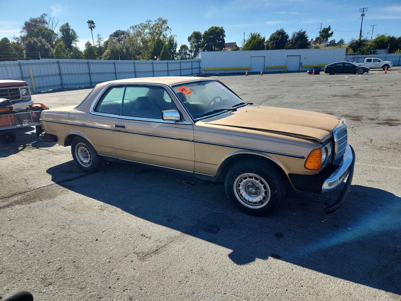 1984 Mercedes-benz 300 Cdt Gold vin: WDBAB53A4EA119962
