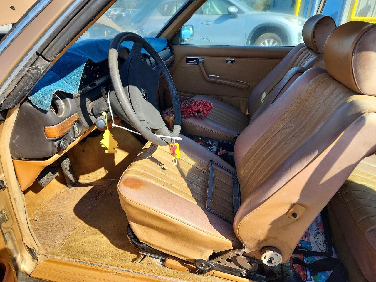 1984 Mercedes-benz 300 Cdt Gold vin: WDBAB53A4EA119962