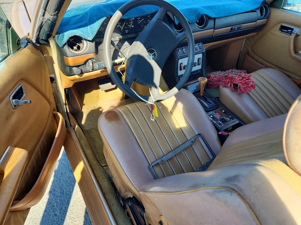 1984 Mercedes-benz 300 Cdt Gold vin: WDBAB53A4EA119962