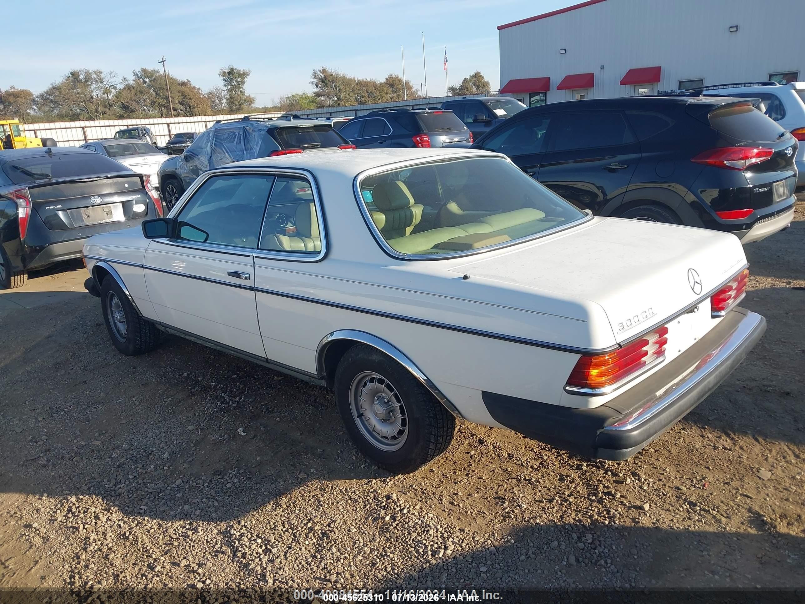 1985 Mercedes-benz 300 Cdt Белый vin: WDBAB53A6FA253406