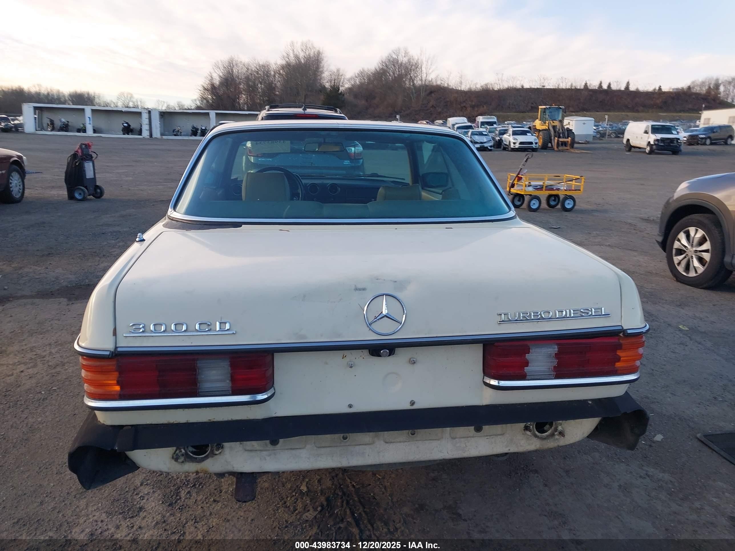 1984 Mercedes-benz 300 Cdt Бежевый vin: WDBAB53A7EA105876