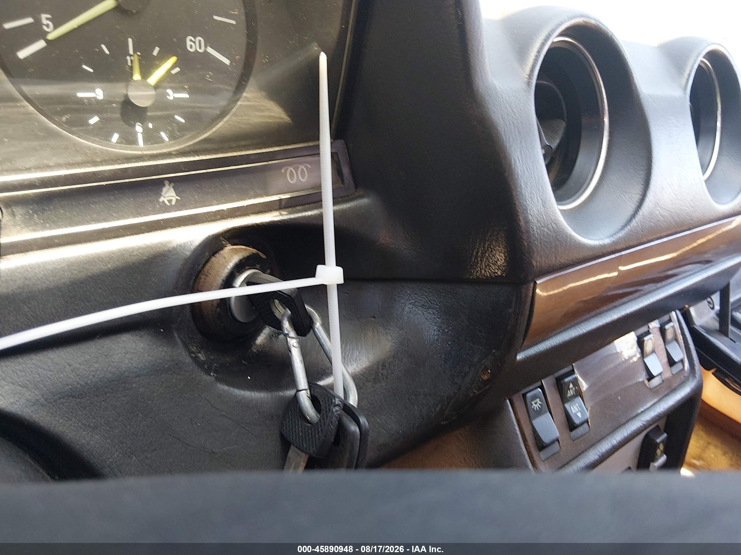 1984 Mercedes-benz 300 Cdt Light Blue vin: WDBAB53A9EA043655