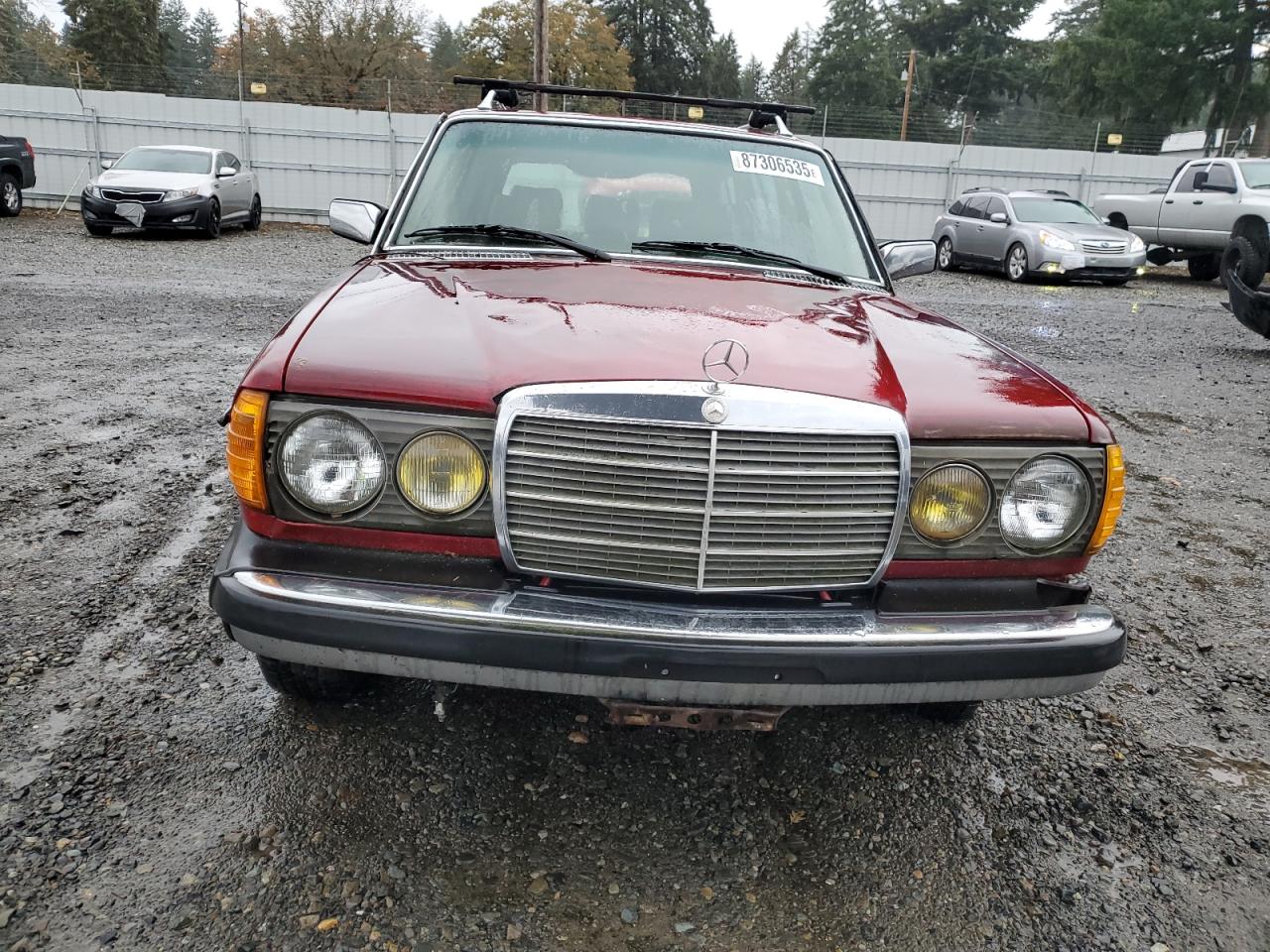 1982 Mercedes-benz 300 Tdt Red vin: WDBAB93A1CN007777