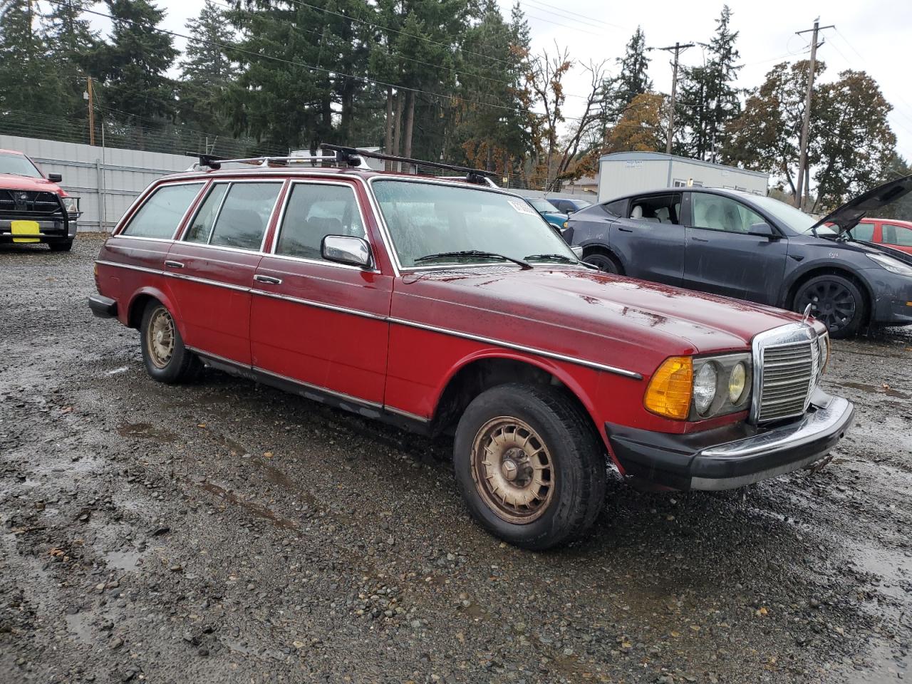 1982 Mercedes-benz 300 Tdt Red vin: WDBAB93A1CN007777