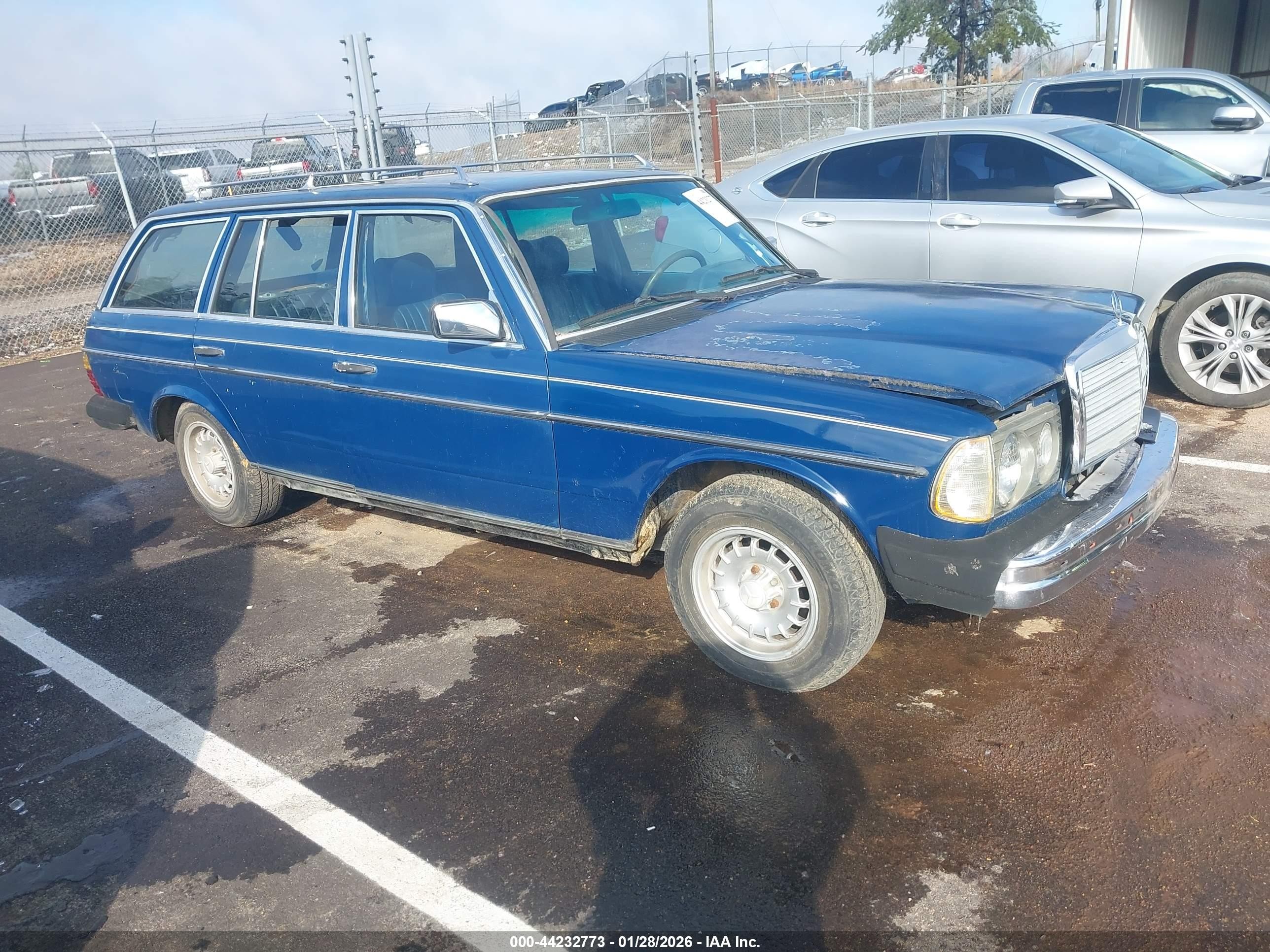 1984 Mercedes-benz 300 Tdt Синий vin: WDBAB93A1EF008067
