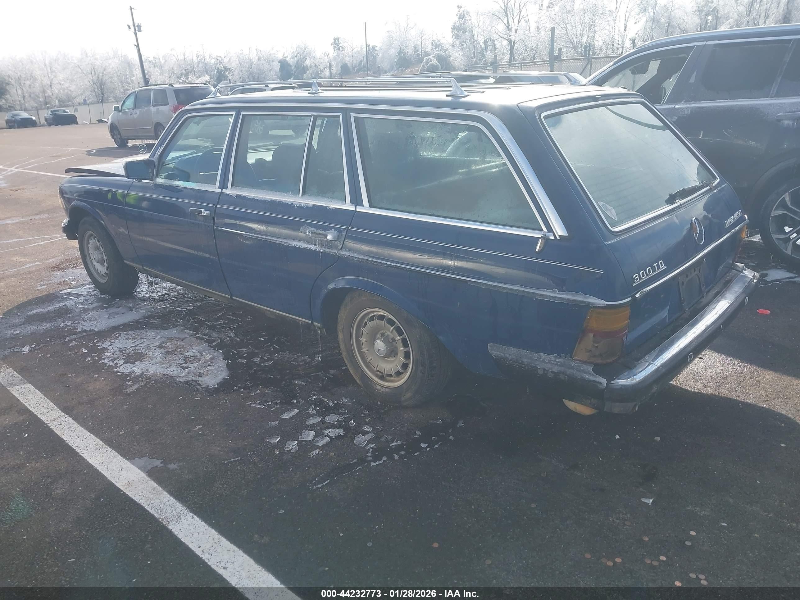 1984 Mercedes-benz 300 Tdt Синий vin: WDBAB93A1EF008067