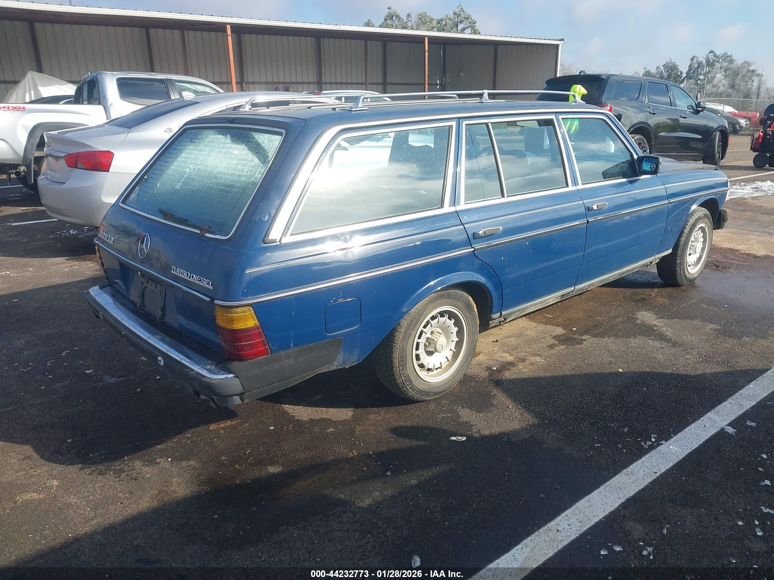 1984 Mercedes-benz 300 Tdt Синий vin: WDBAB93A1EF008067