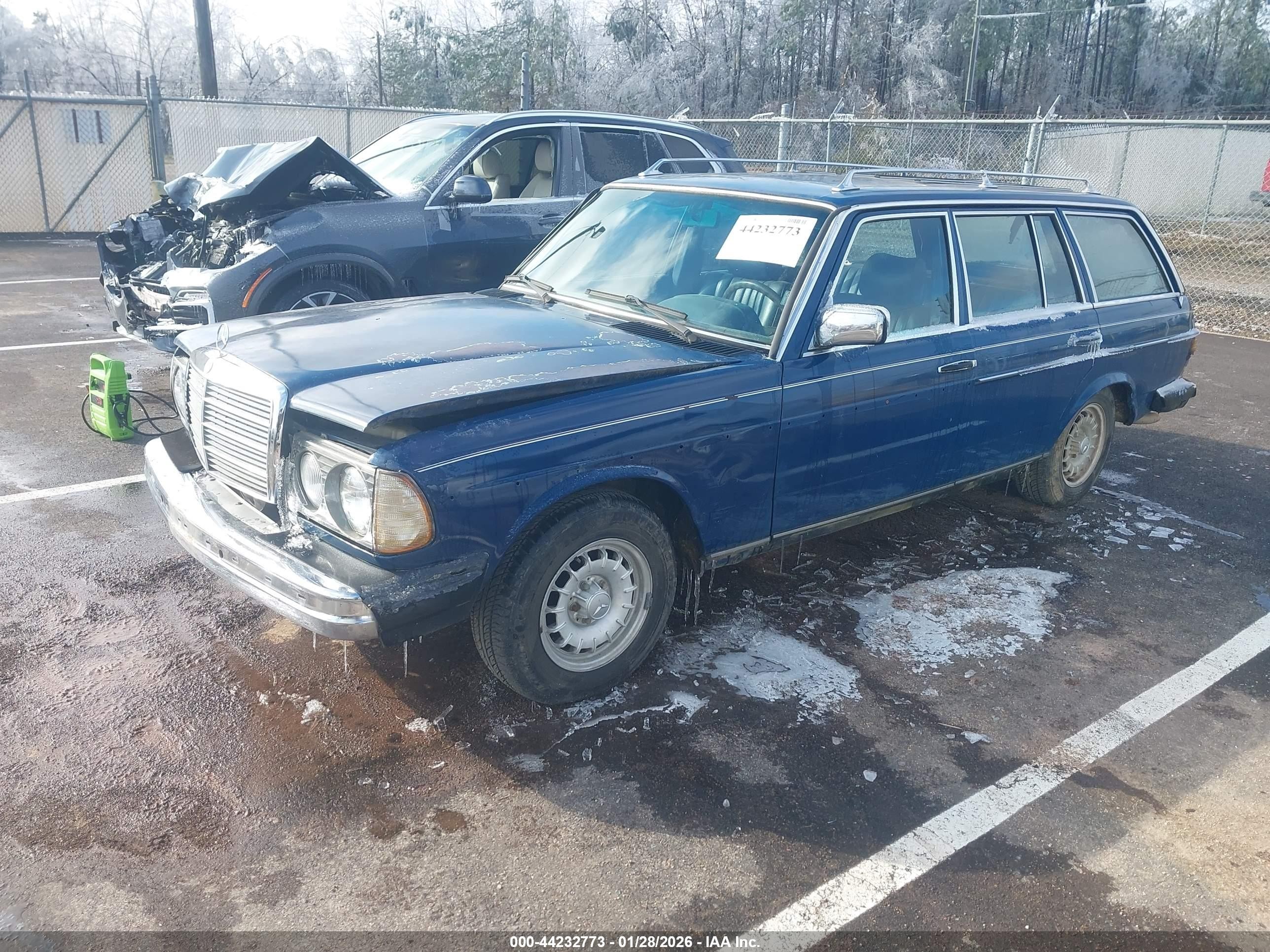1984 Mercedes-benz 300 Tdt Синий vin: WDBAB93A1EF008067