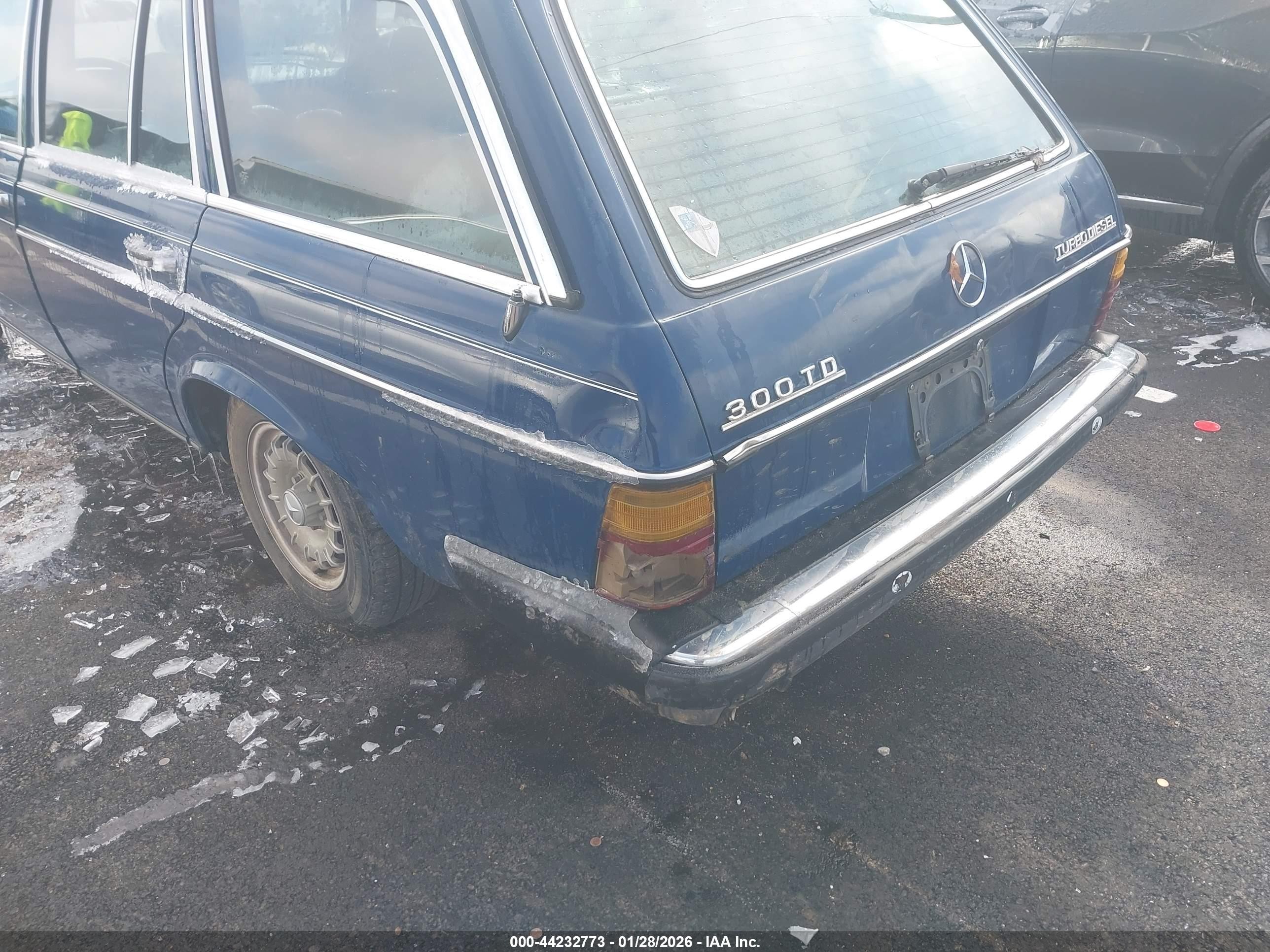 1984 Mercedes-benz 300 Tdt Синий vin: WDBAB93A1EF008067