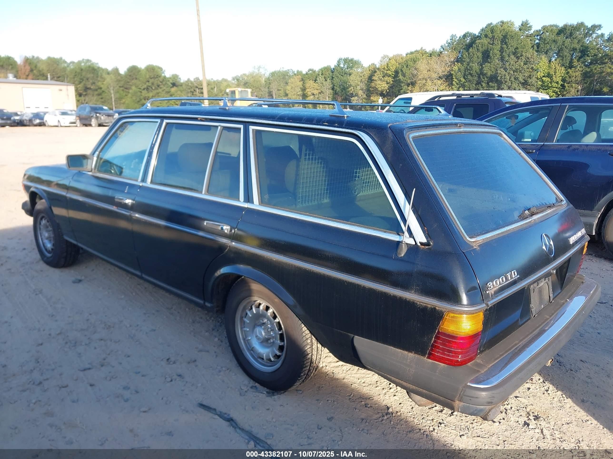 1982 Mercedes-benz 300 Tdt Black vin: WDBAB93A4CN011161