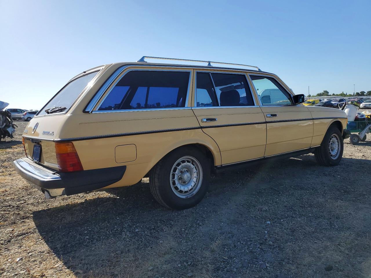 1981 Mercedes-benz 300 Td Cream vin: WDBAB93A5BN005481