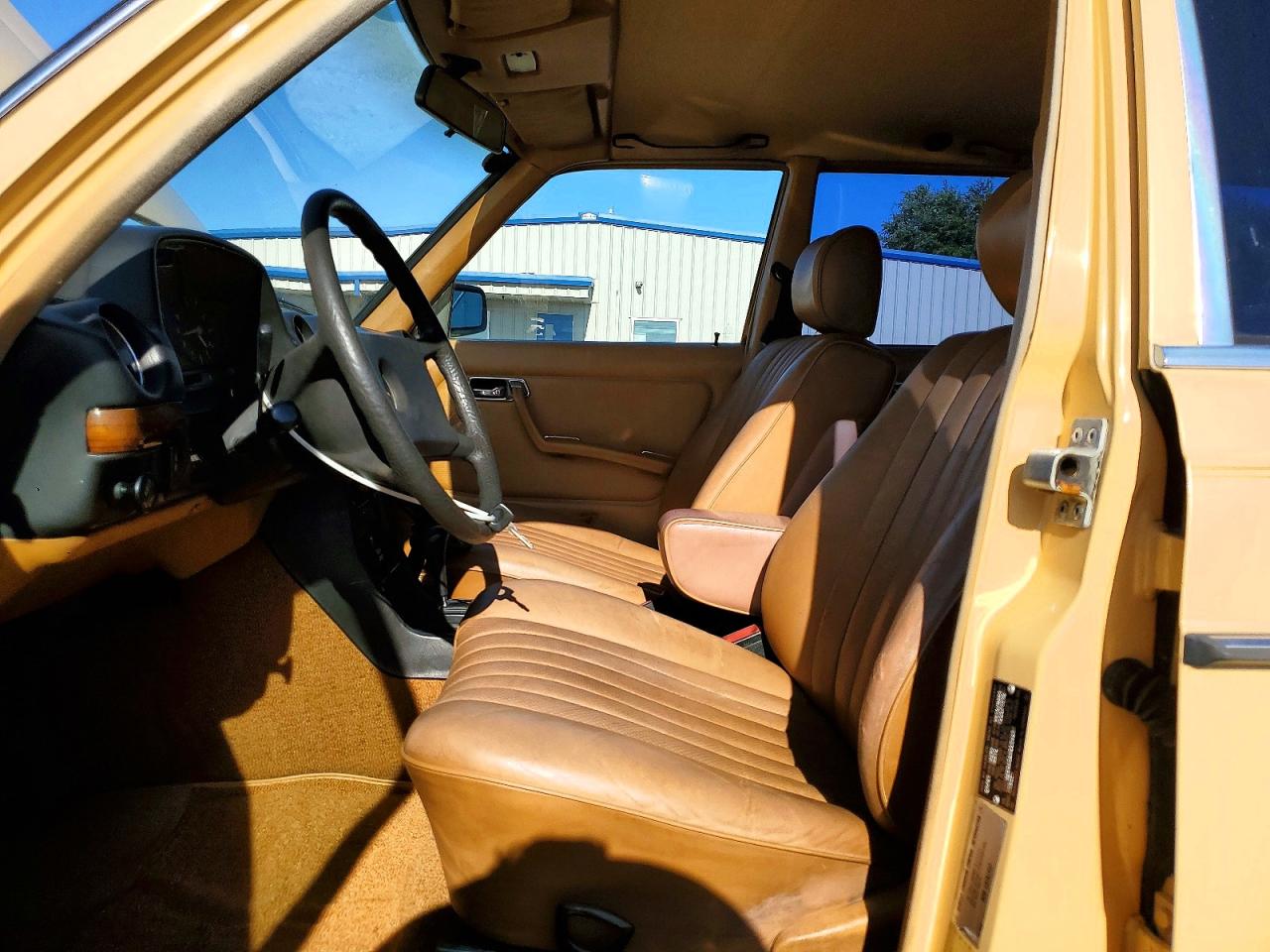 1981 Mercedes-benz 300 Td Cream vin: WDBAB93A5BN005481