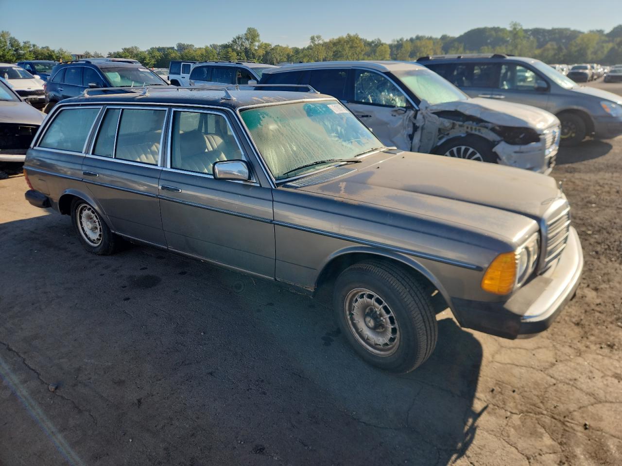 1982 Mercedes-benz 300 Tdt Gray vin: WDBAB93A6CN011937