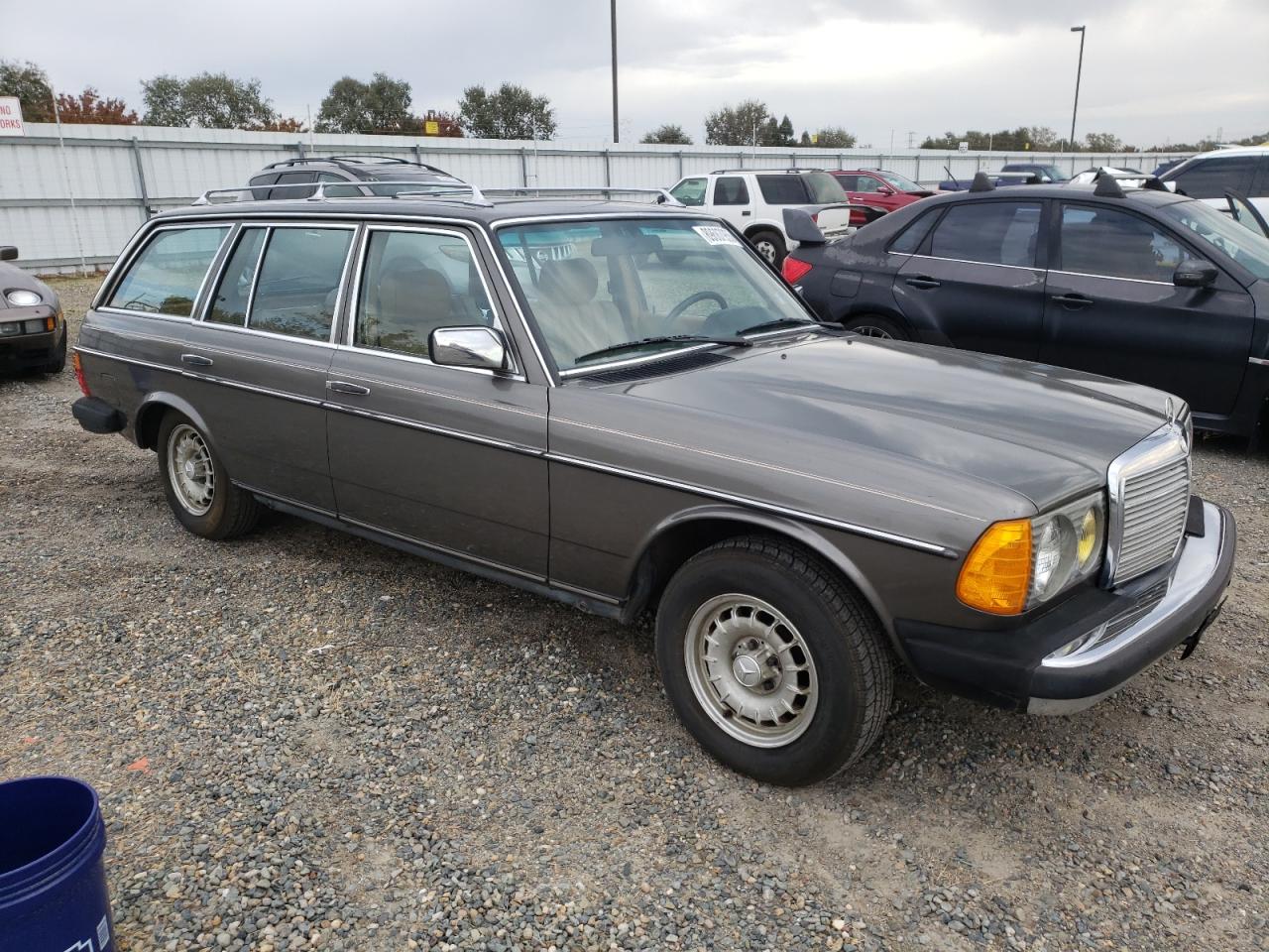 1983 Mercedes-benz 300 Tdt Зеленый vin: WDBAB93A9DN015451