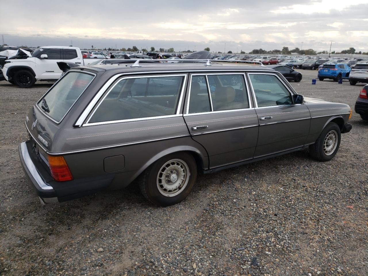 1983 Mercedes-benz 300 Tdt Зеленый vin: WDBAB93A9DN015451