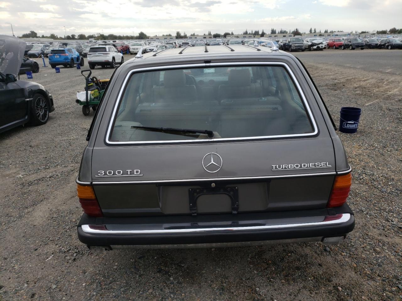1983 Mercedes-benz 300 Tdt Зеленый vin: WDBAB93A9DN015451