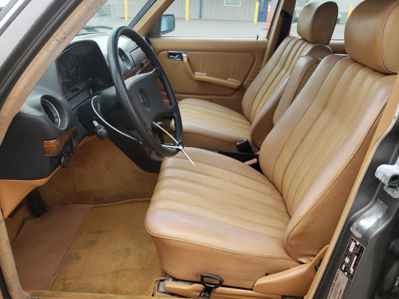 1983 Mercedes-benz 300 Tdt Зеленый vin: WDBAB93A9DN015451
