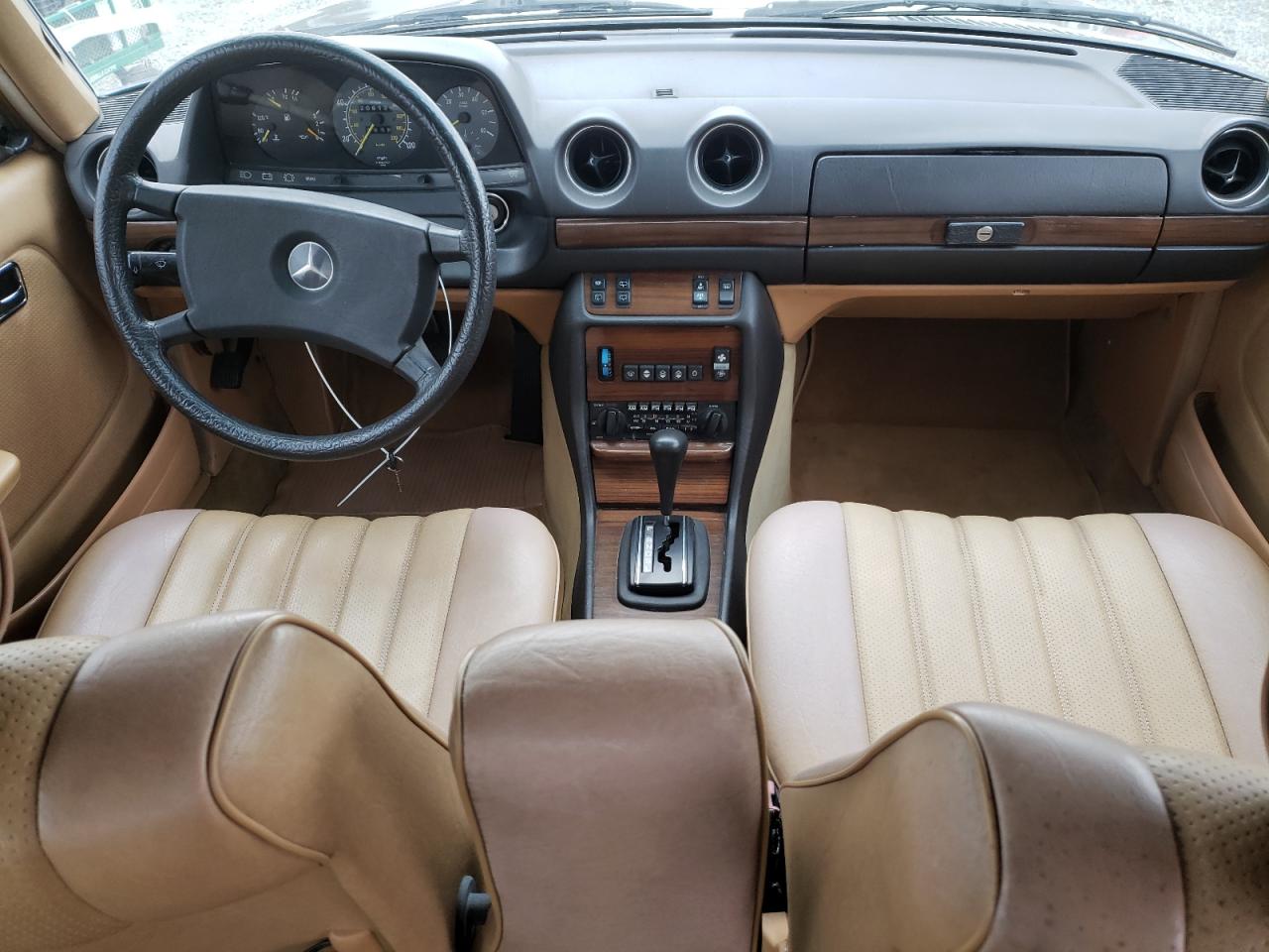 1983 Mercedes-benz 300 Tdt Зеленый vin: WDBAB93A9DN015451