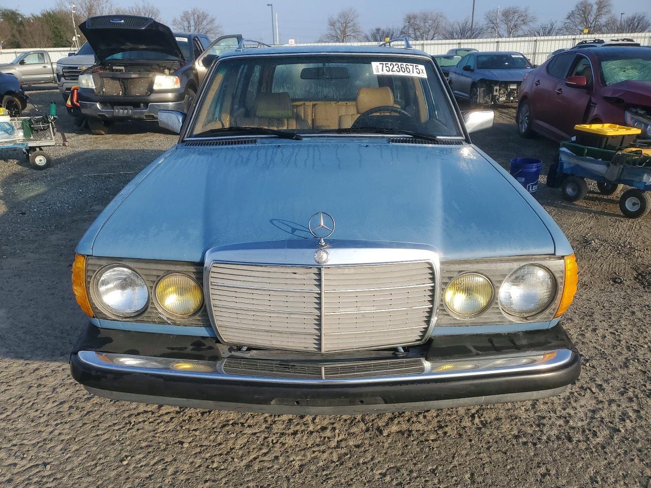 1982 Mercedes-benz 300 Tdt Blue vin: WDBAB93AXCN011245