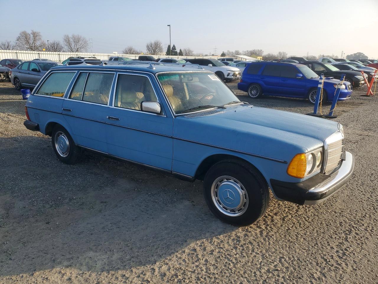 1982 Mercedes-benz 300 Tdt Blue vin: WDBAB93AXCN011245