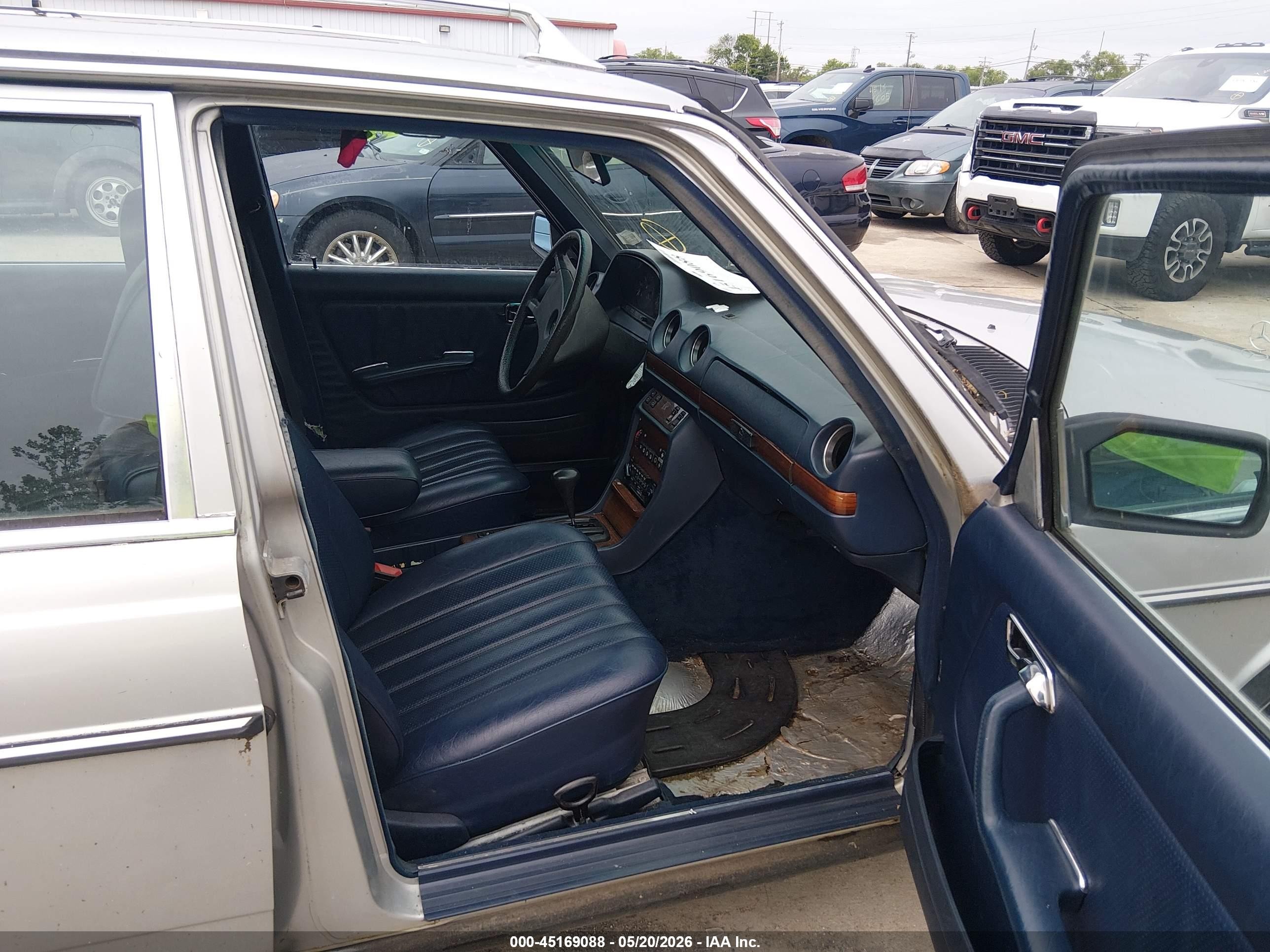 1983 Mercedes-benz 300 Tdt Серый vin: WDBAB93AXDN014101