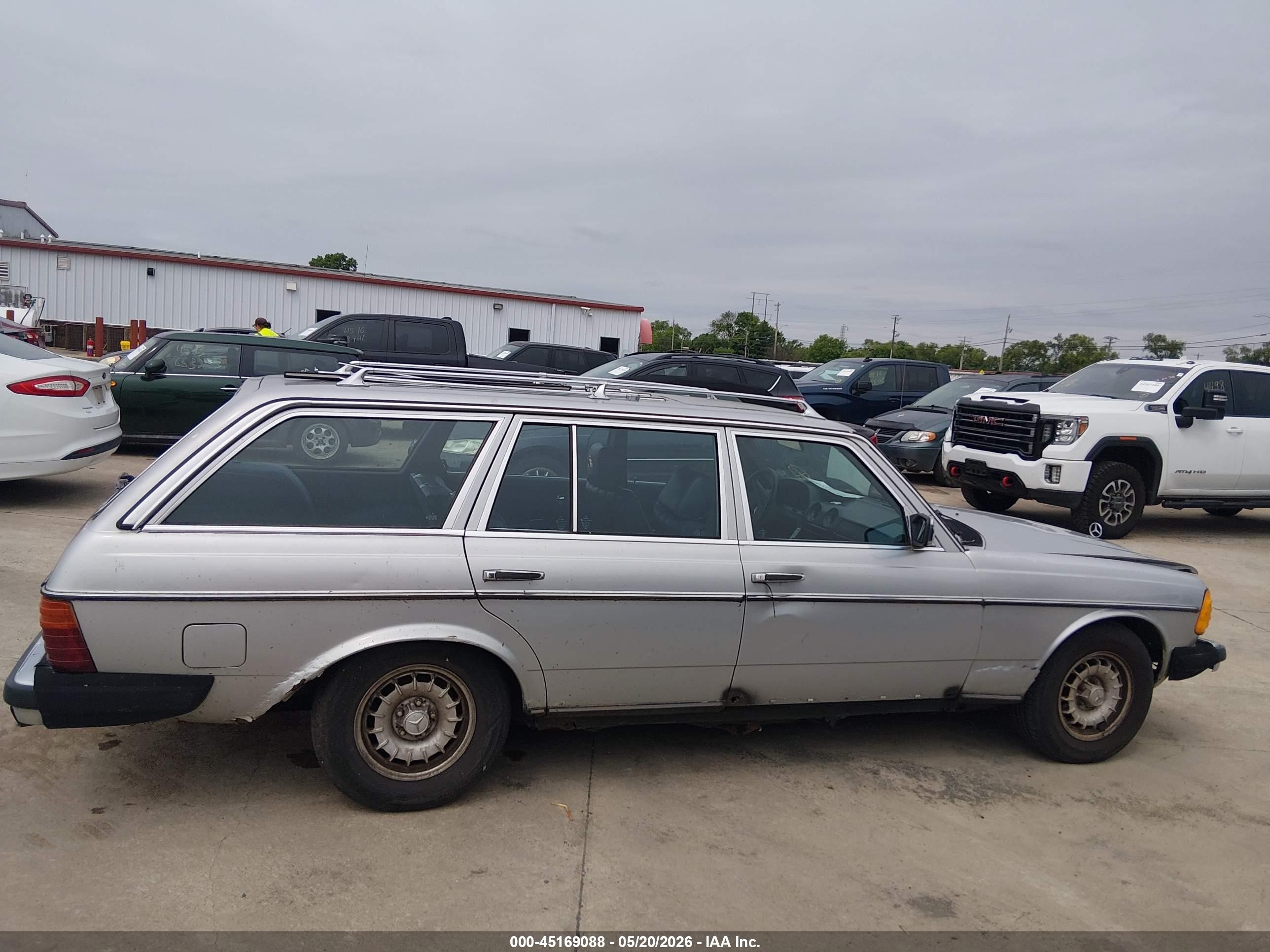1983 Mercedes-benz 300 Tdt Серый vin: WDBAB93AXDN014101