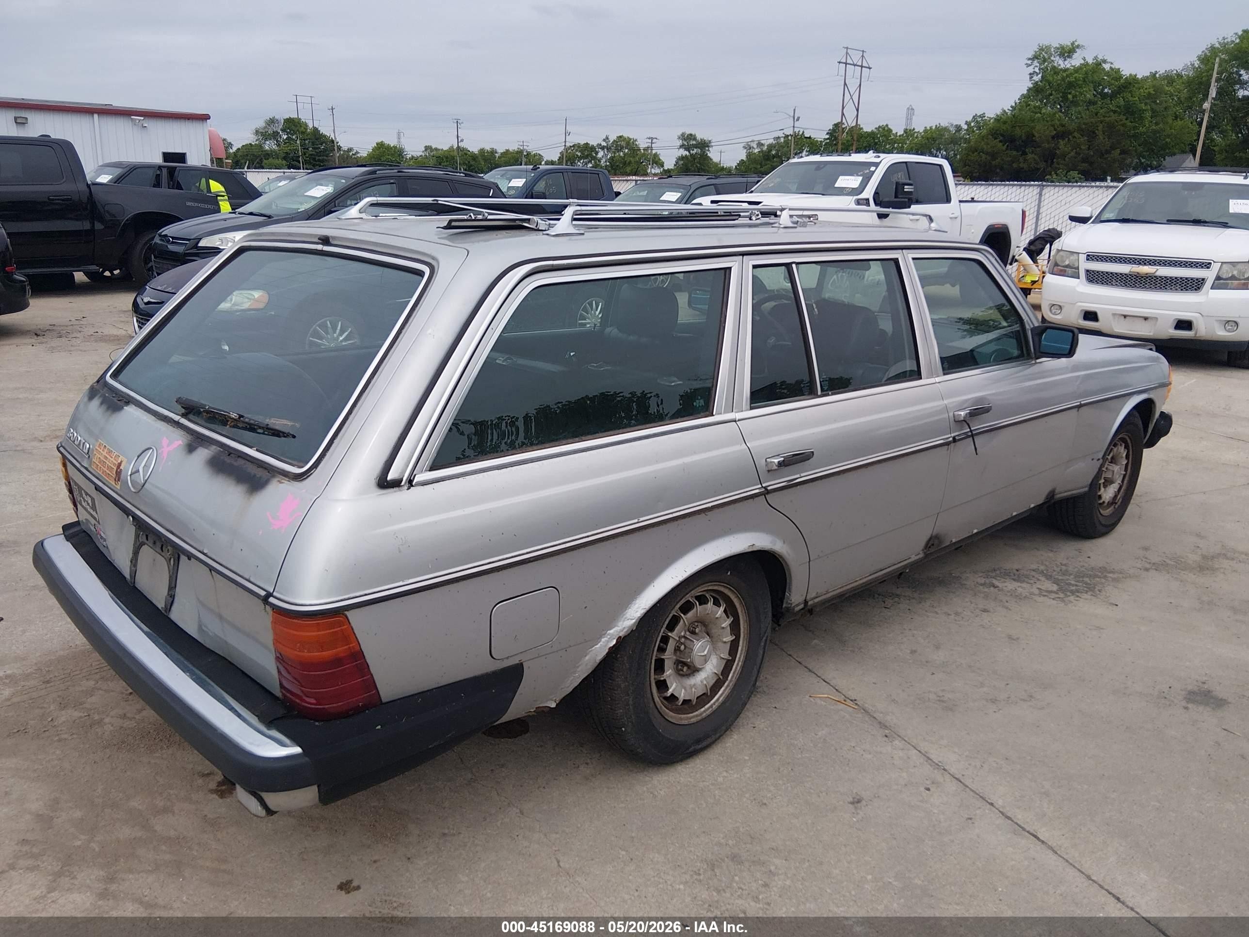 1983 Mercedes-benz 300 Tdt Серый vin: WDBAB93AXDN014101