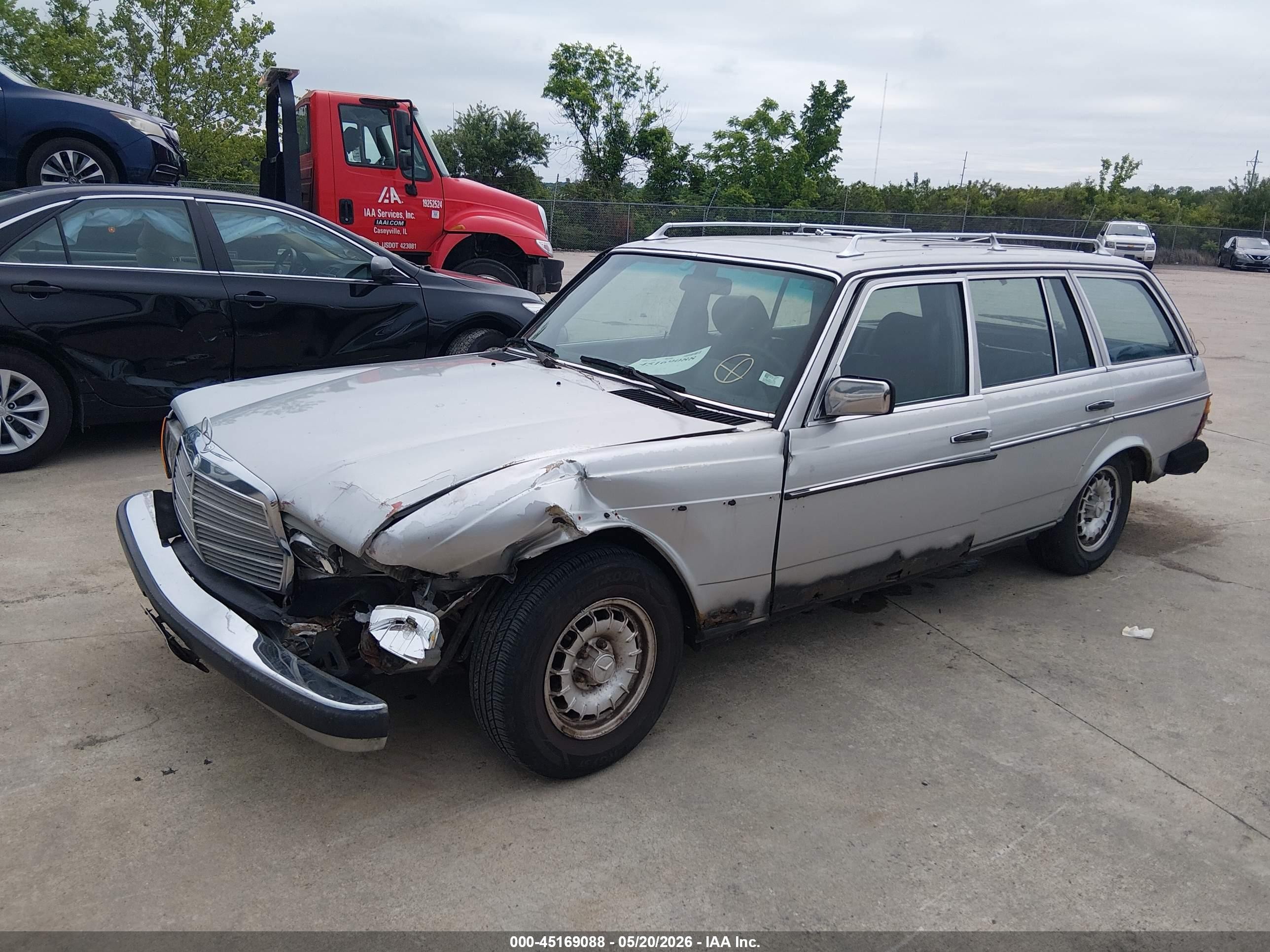 1983 Mercedes-benz 300 Tdt Серый vin: WDBAB93AXDN014101