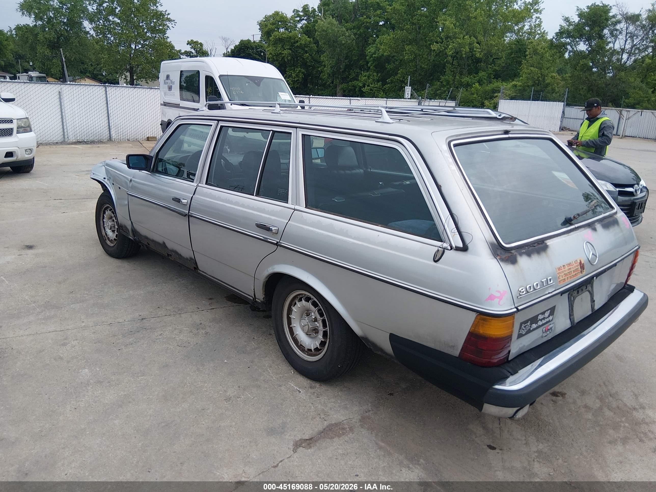 1983 Mercedes-benz 300 Tdt Серый vin: WDBAB93AXDN014101