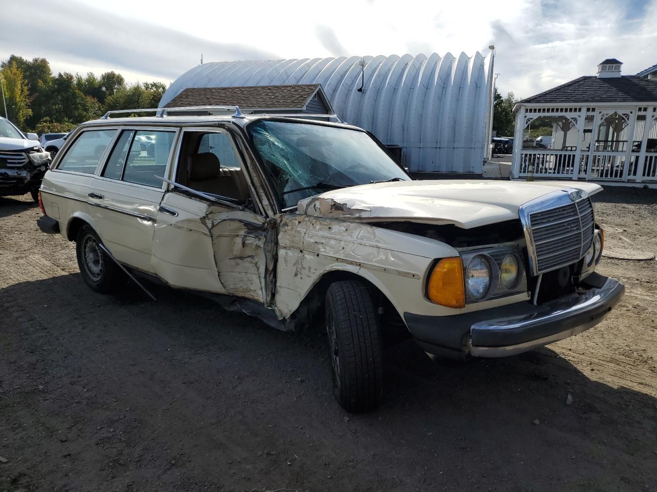 1983 Mercedes-benz 300 Tdt Beige vin: WDBAB93AXDN017015