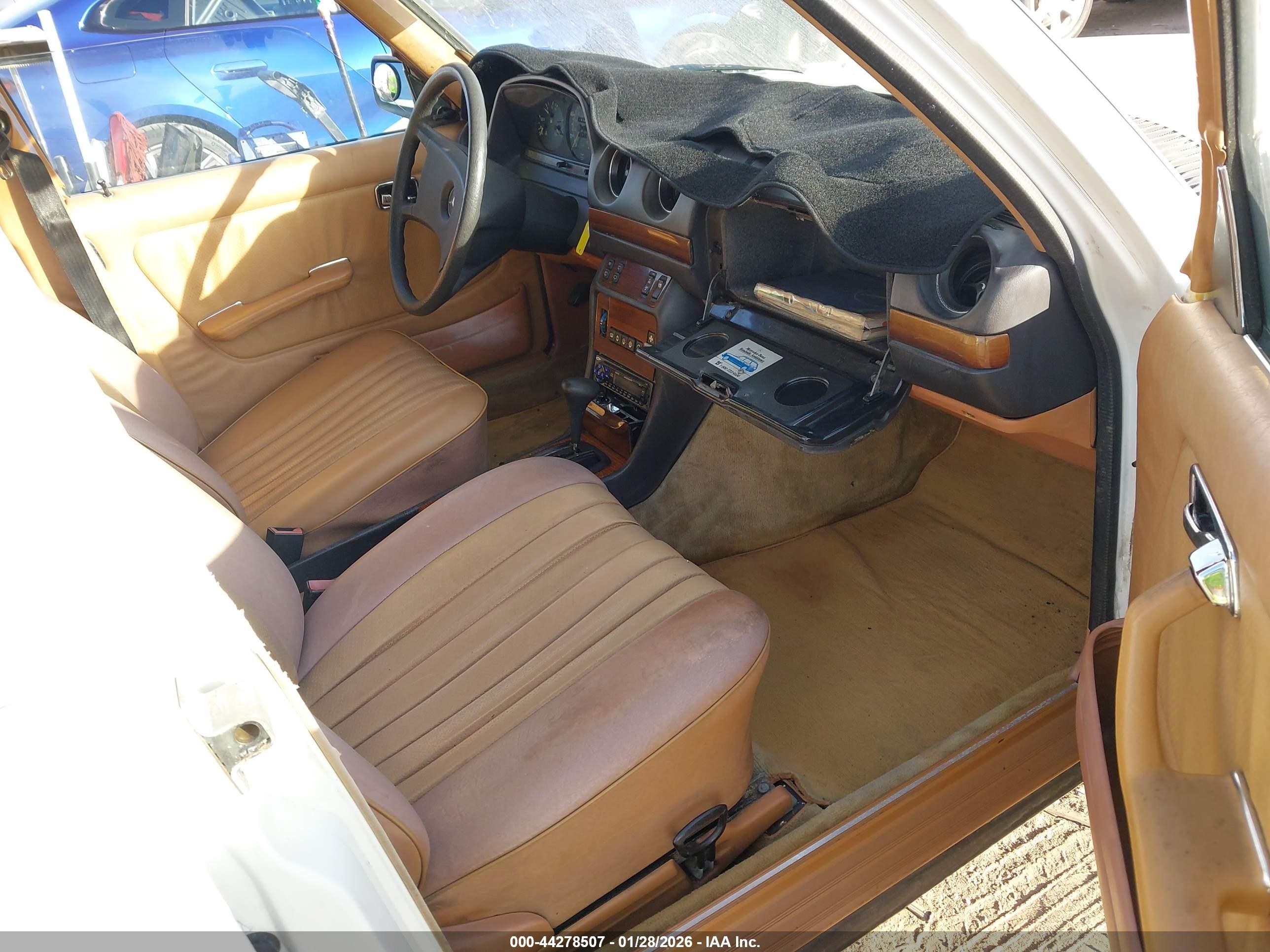 1984 Mercedes-benz 300 Tdt Белый vin: WDBAB93AXEF022839
