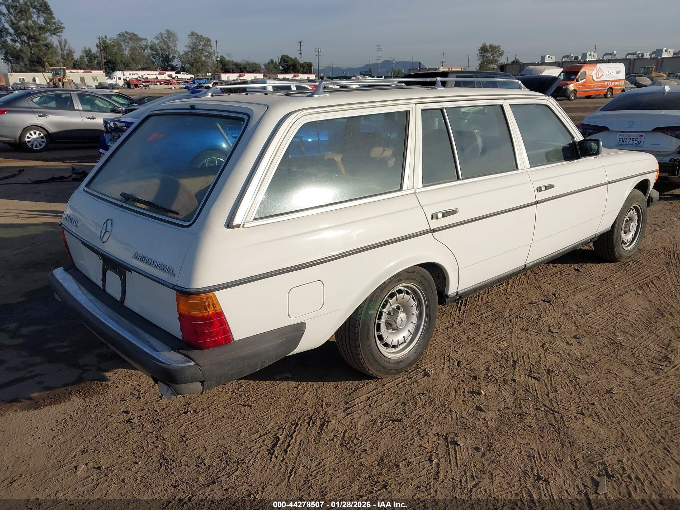 1984 Mercedes-benz 300 Tdt Белый vin: WDBAB93AXEF022839
