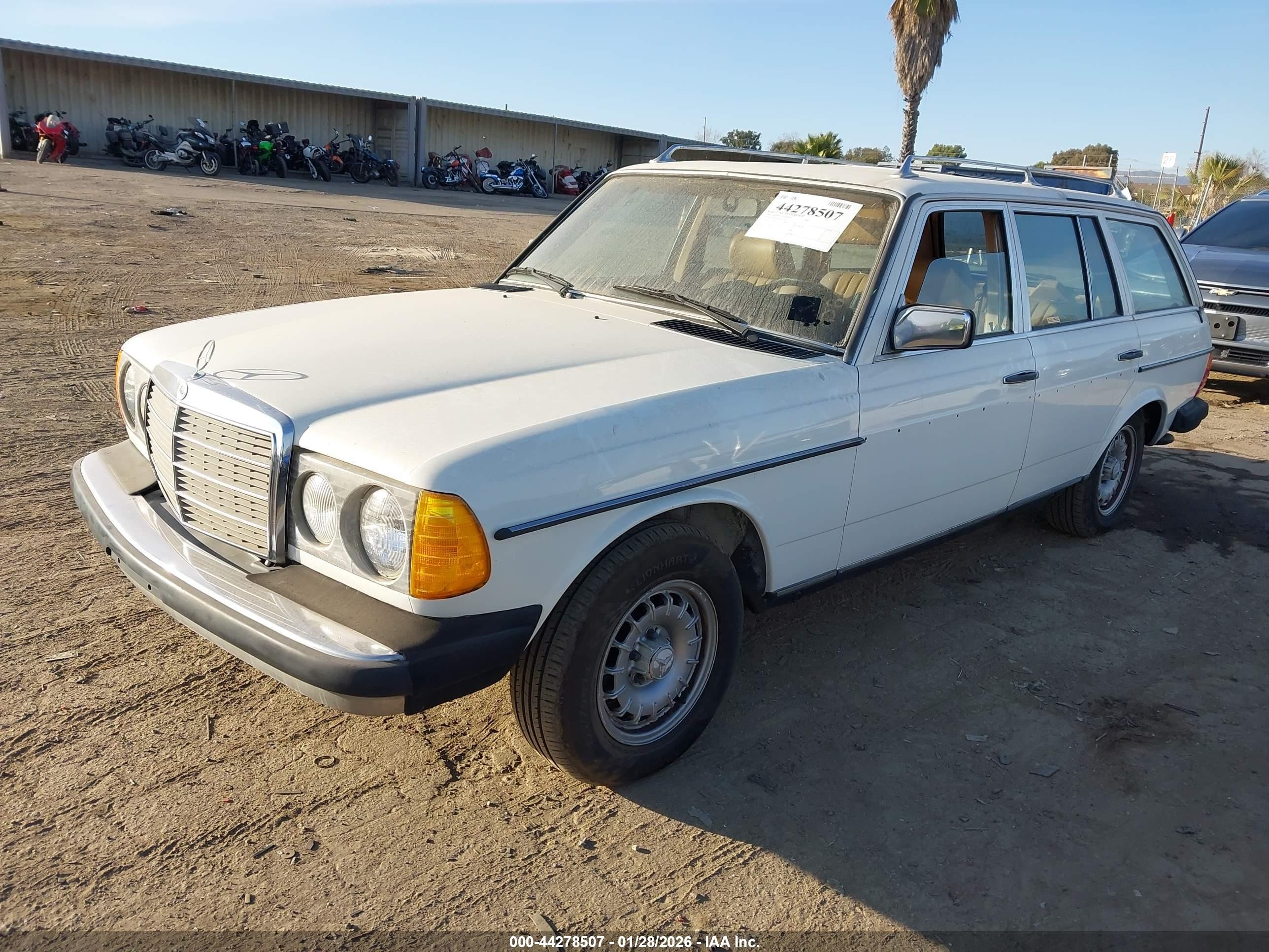 1984 Mercedes-benz 300 Tdt Белый vin: WDBAB93AXEF022839