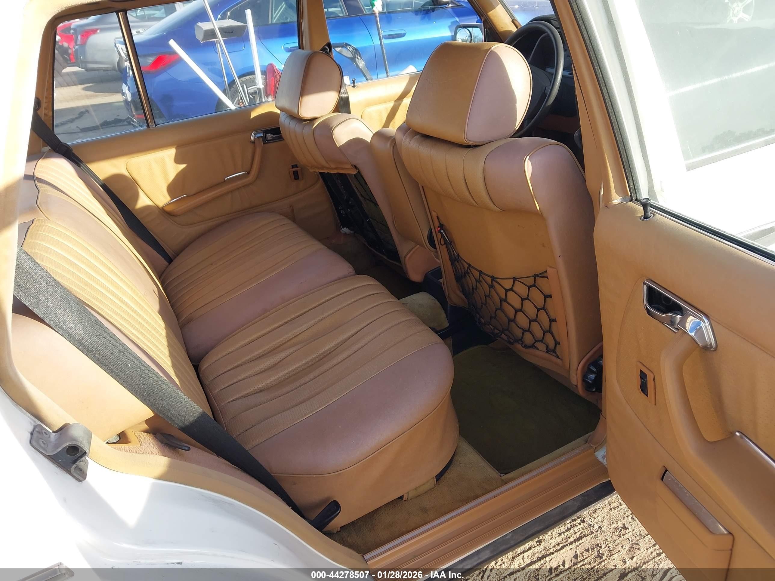 1984 Mercedes-benz 300 Tdt Белый vin: WDBAB93AXEF022839