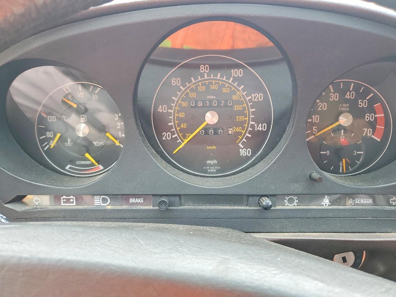 1984 Mercedes-benz 380 Sl Бежевый vin: WDBBA45A4EA005295