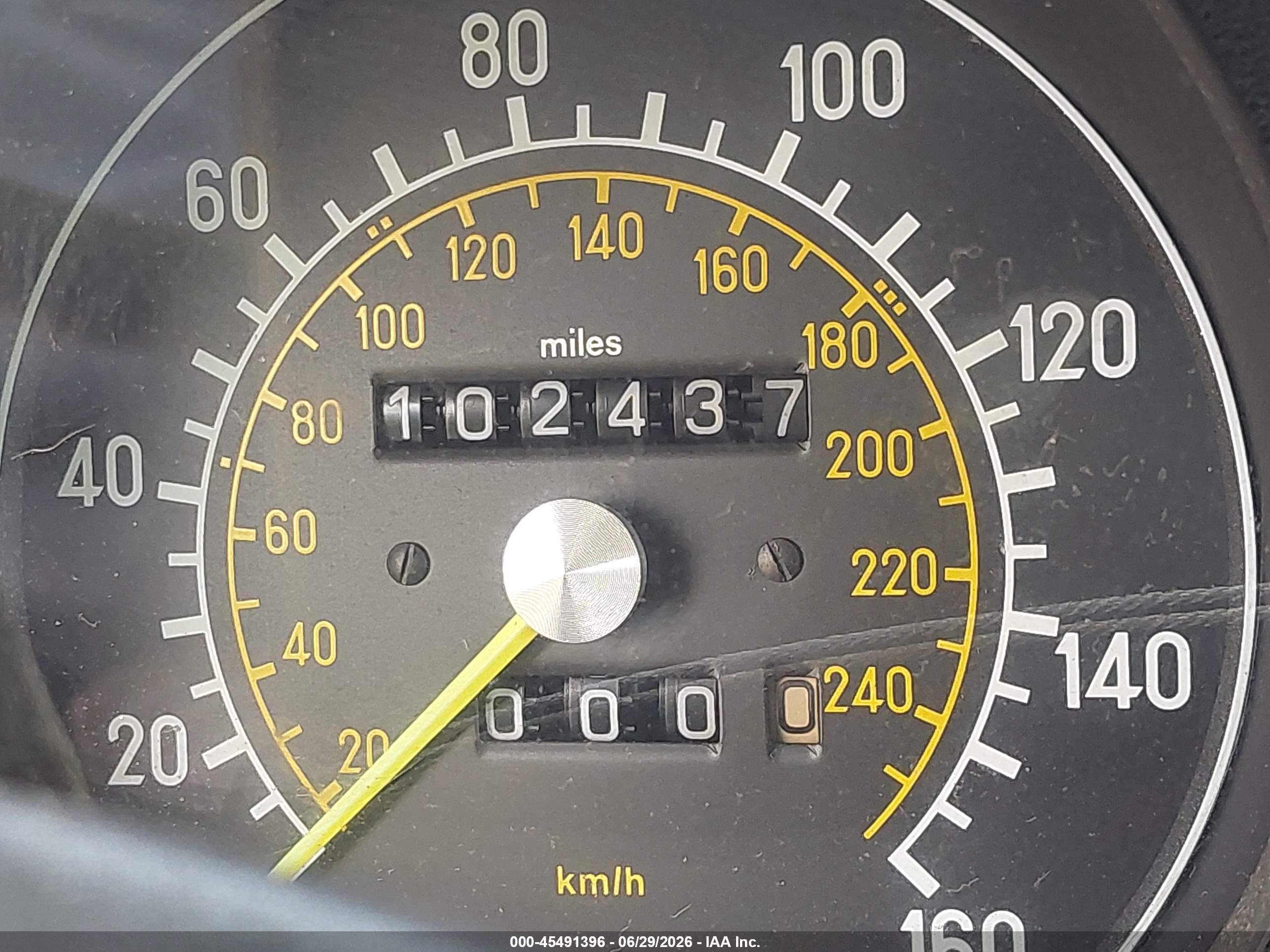 1983 Mercedes-benz 380 Sl Yellow vin: WDBBA45A5DB028190