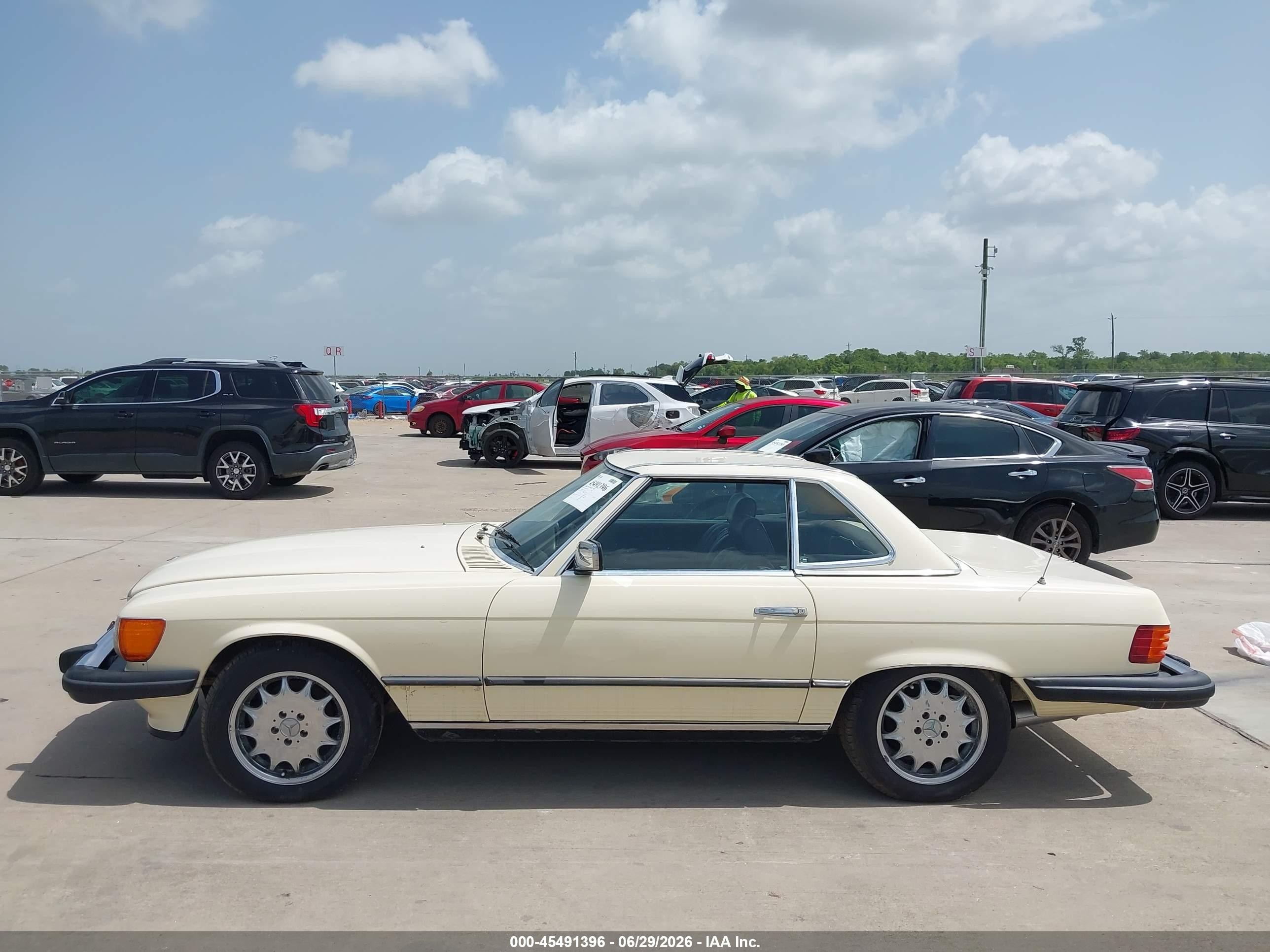 1983 Mercedes-benz 380 Sl Yellow vin: WDBBA45A5DB028190