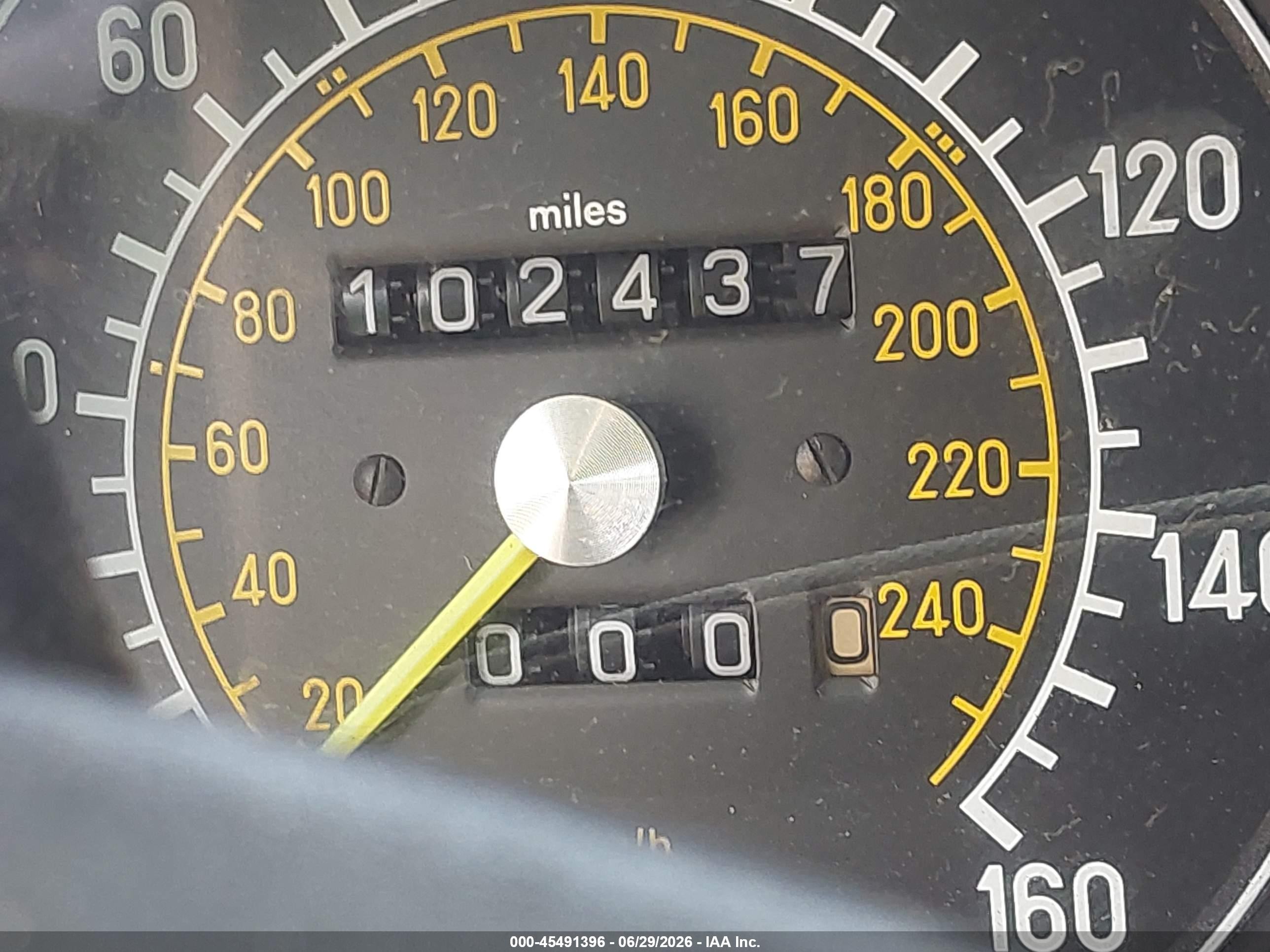 1983 Mercedes-benz 380 Sl Yellow vin: WDBBA45A5DB028190