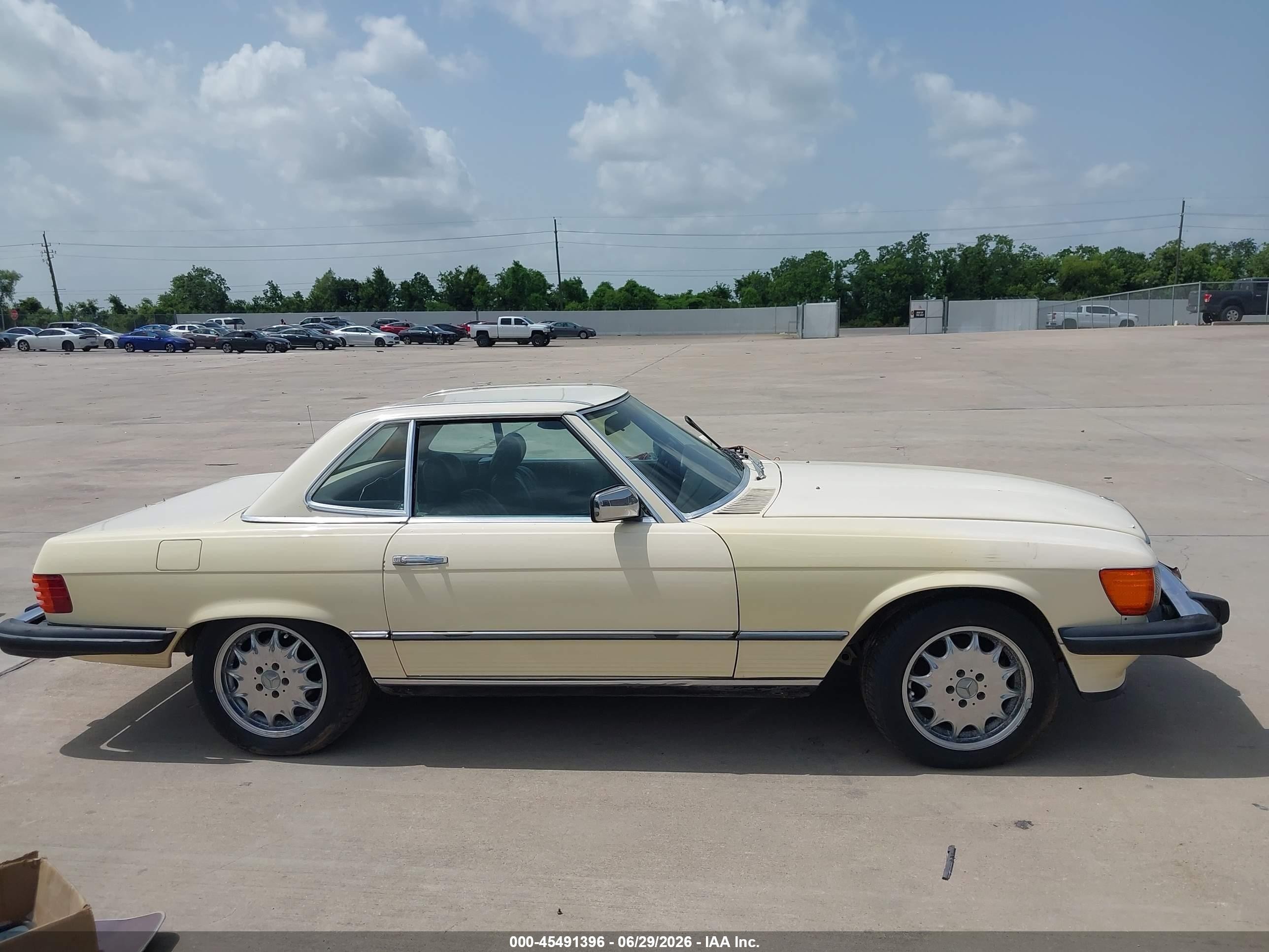 1983 Mercedes-benz 380 Sl Yellow vin: WDBBA45A5DB028190